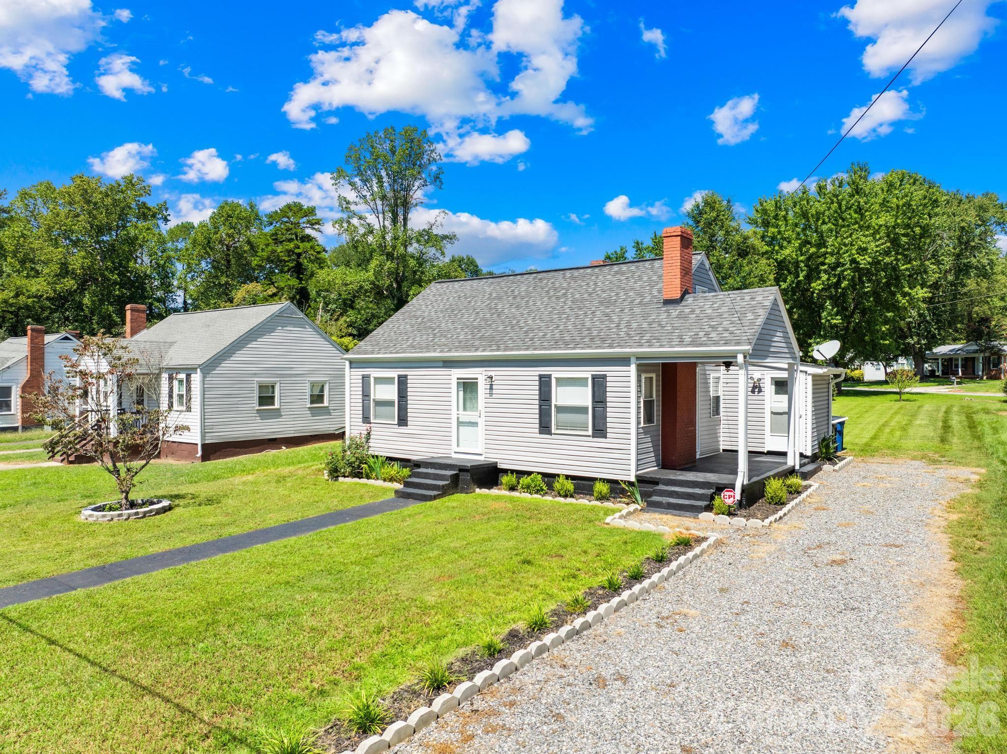 320 W Bingham Street — Statesville