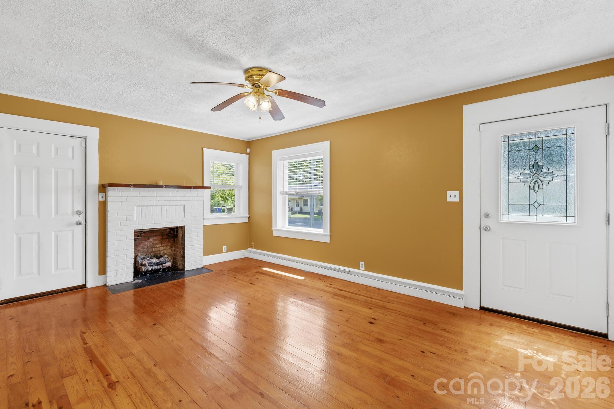 320 W Bingham Street — Statesville