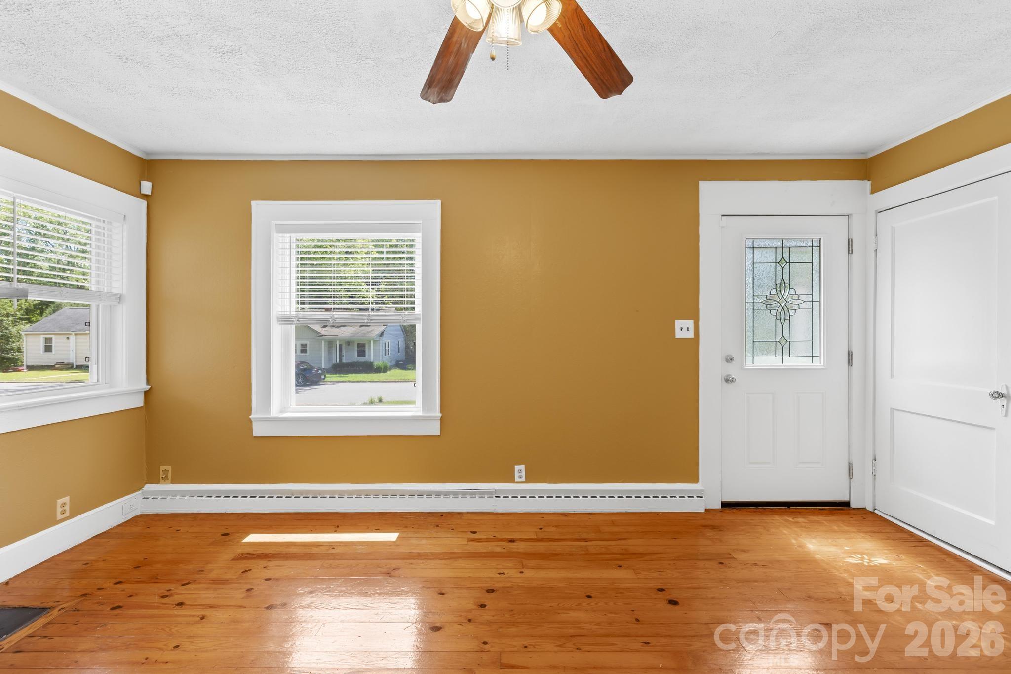 320 W Bingham Street — Statesville