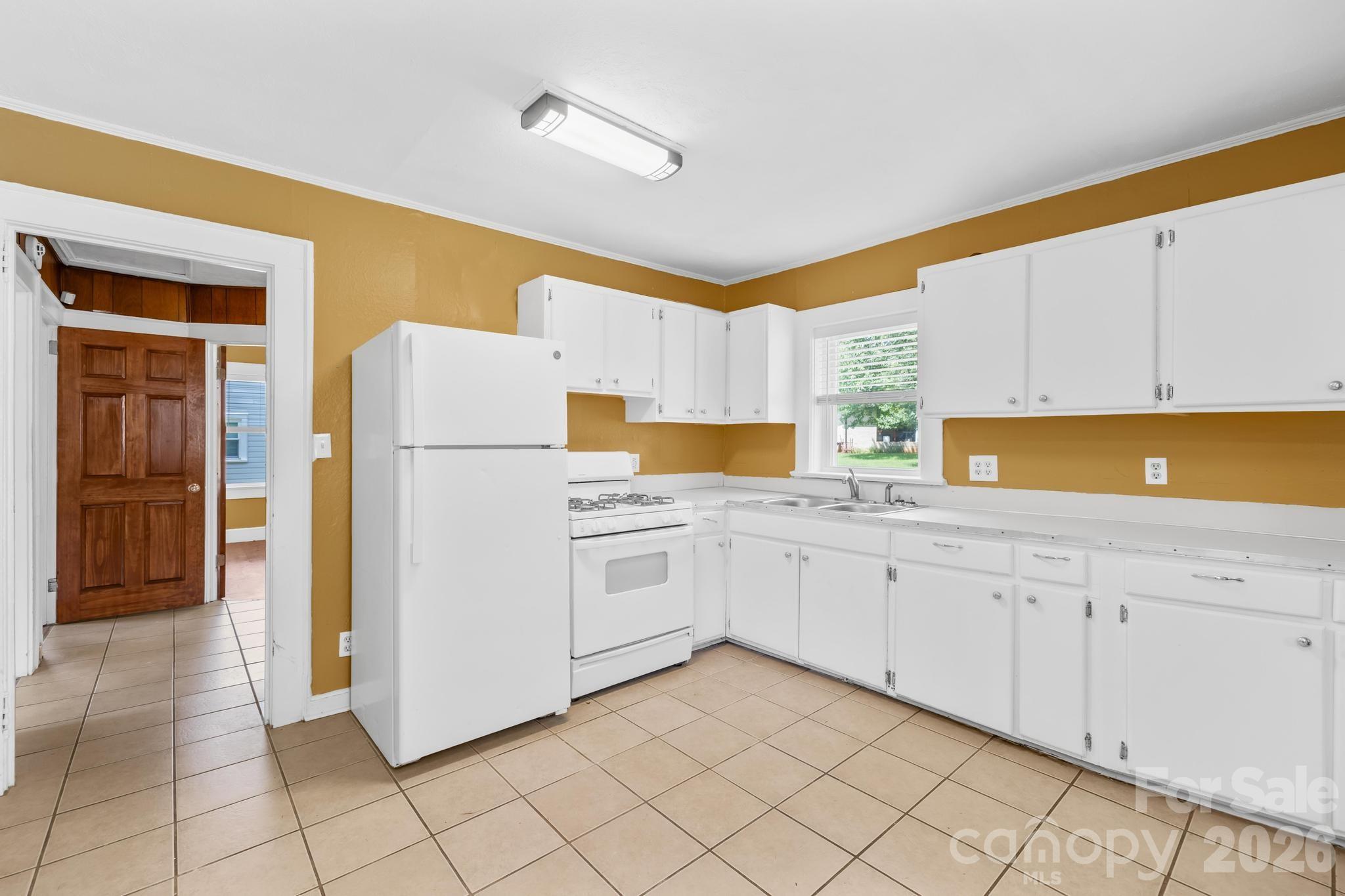 320 W Bingham Street — Statesville