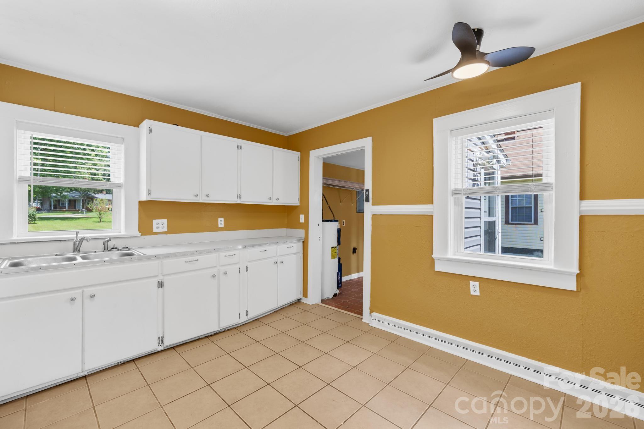 320 W Bingham Street — Statesville