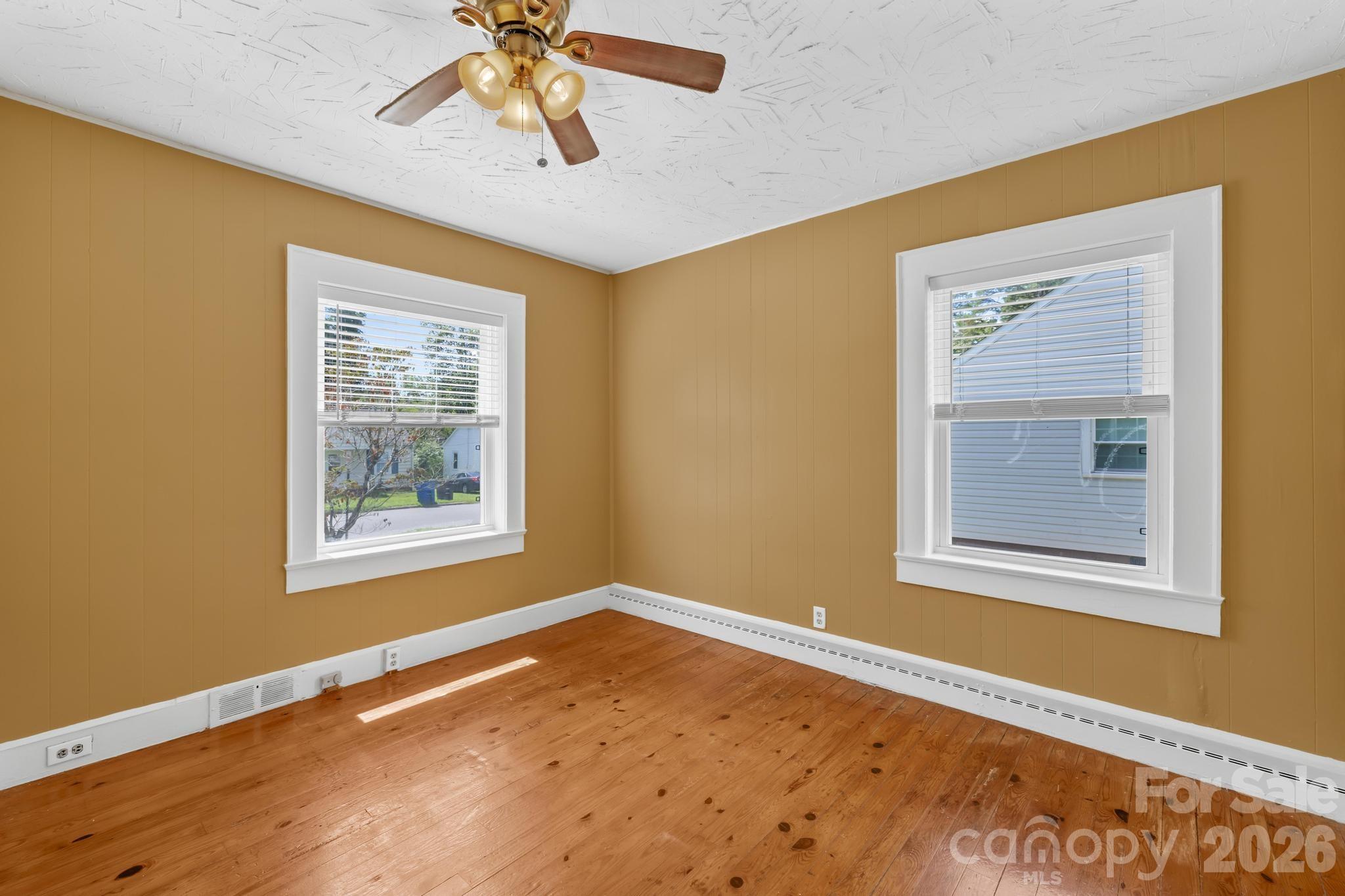 320 W Bingham Street — Statesville