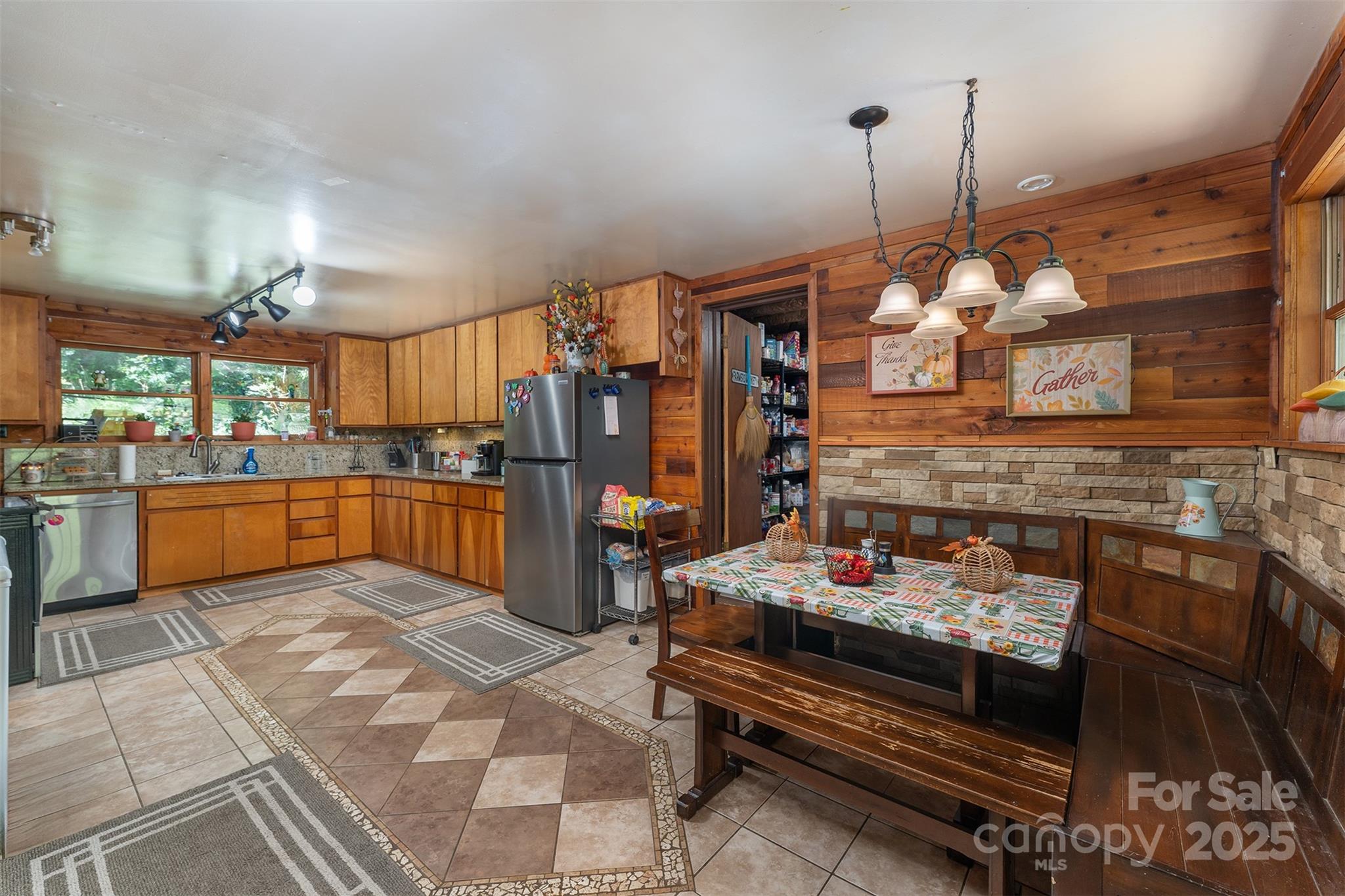 1145 Woolyshot Branch Road — Hot Springs