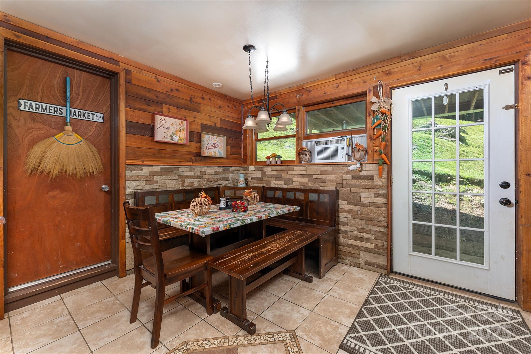 1145 Woolyshot Branch Road — Hot Springs
