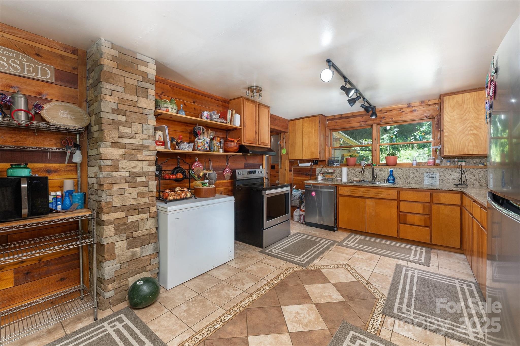1145 Woolyshot Branch Road — Hot Springs