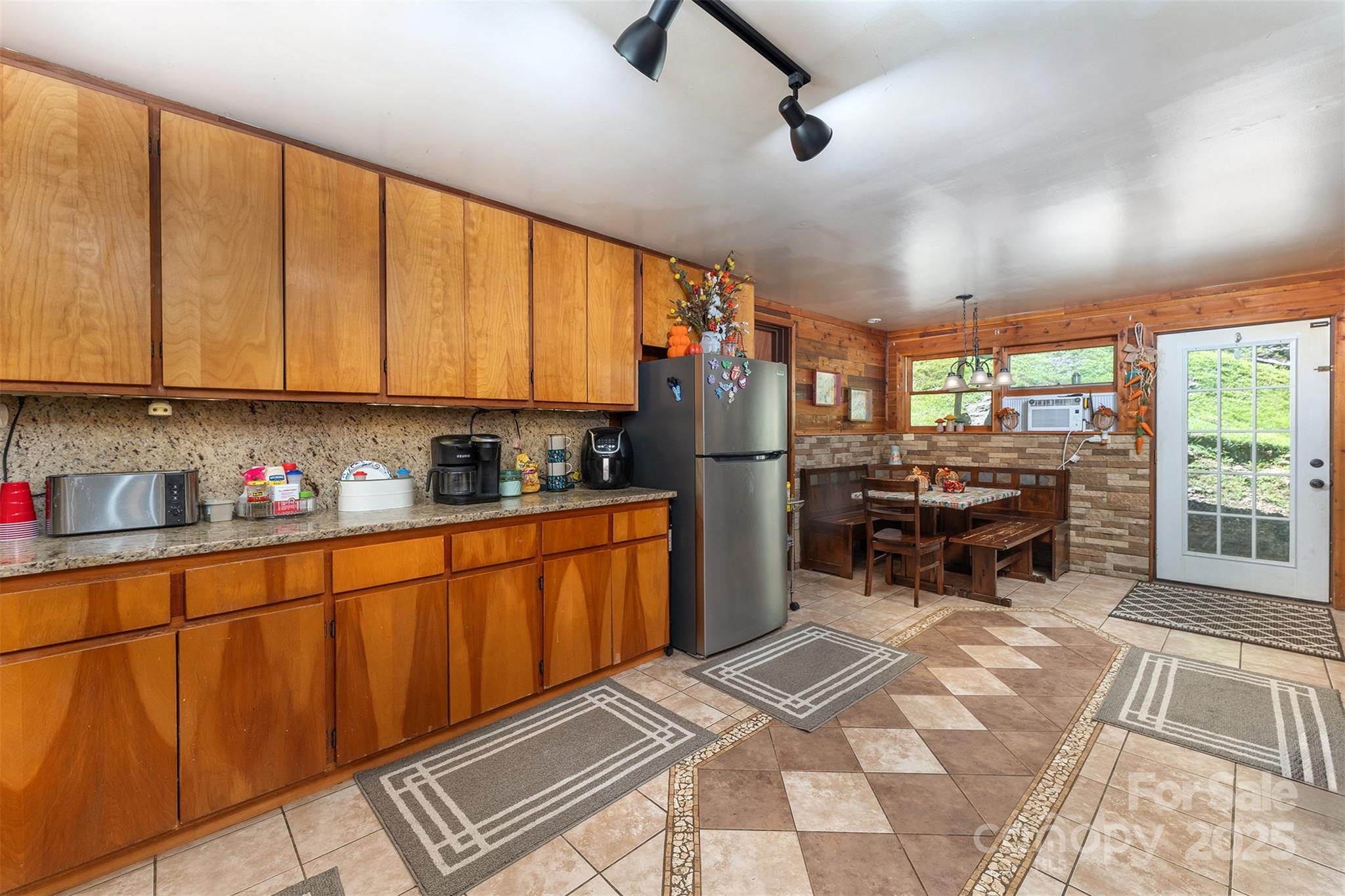 1145 Woolyshot Branch Road — Hot Springs