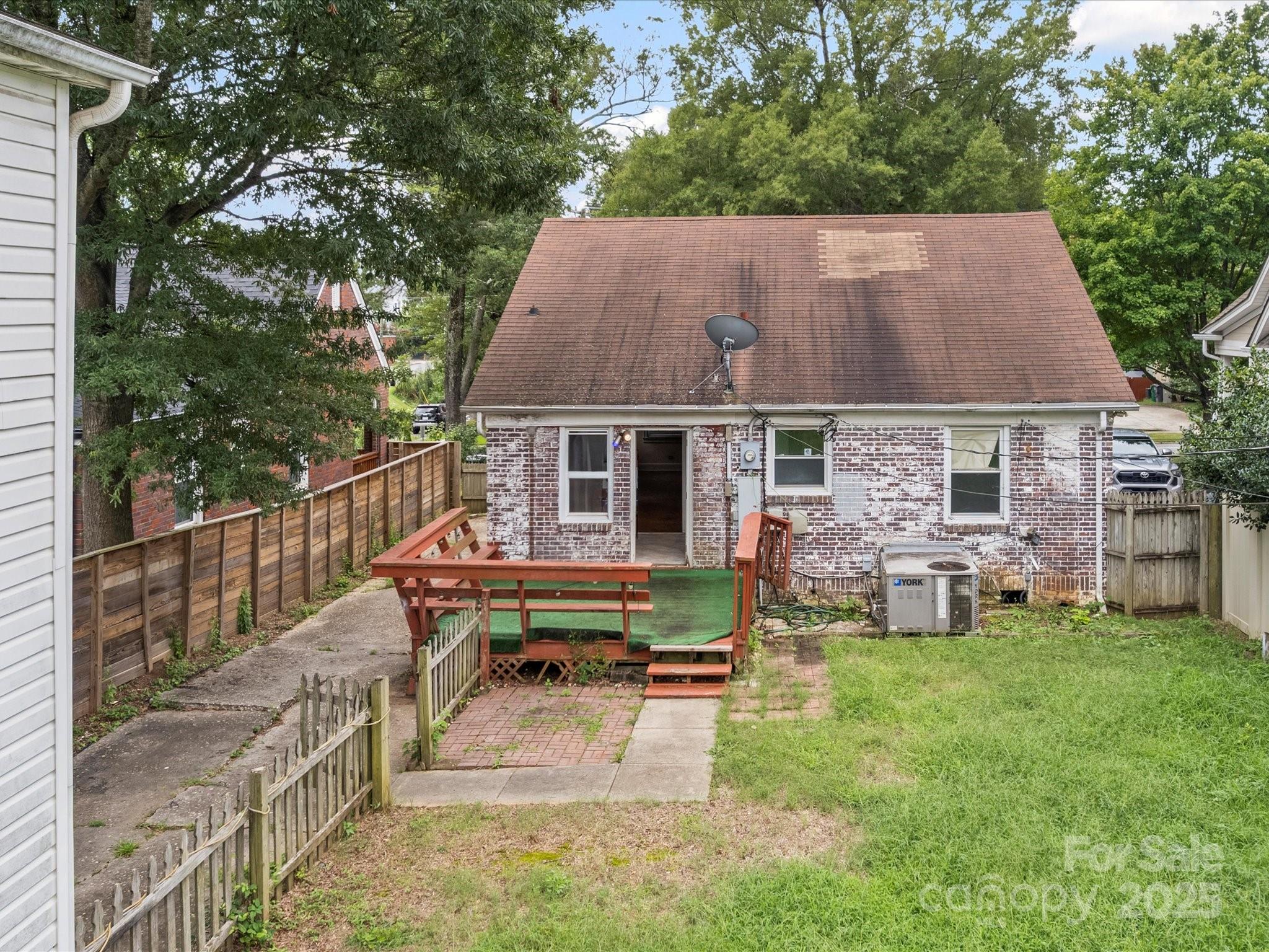 2629 Commonwealth Avenue — Charlotte