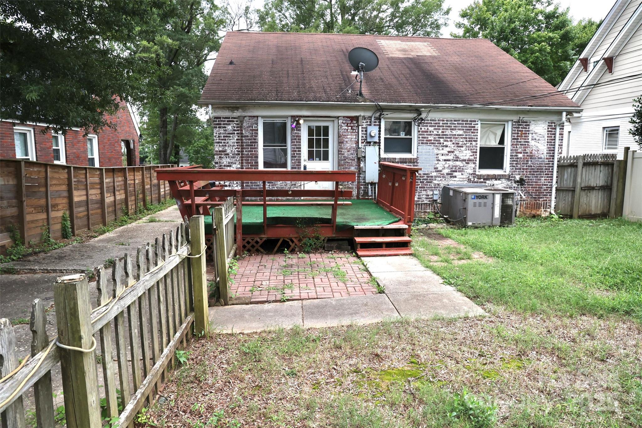 2629 Commonwealth Avenue — Charlotte