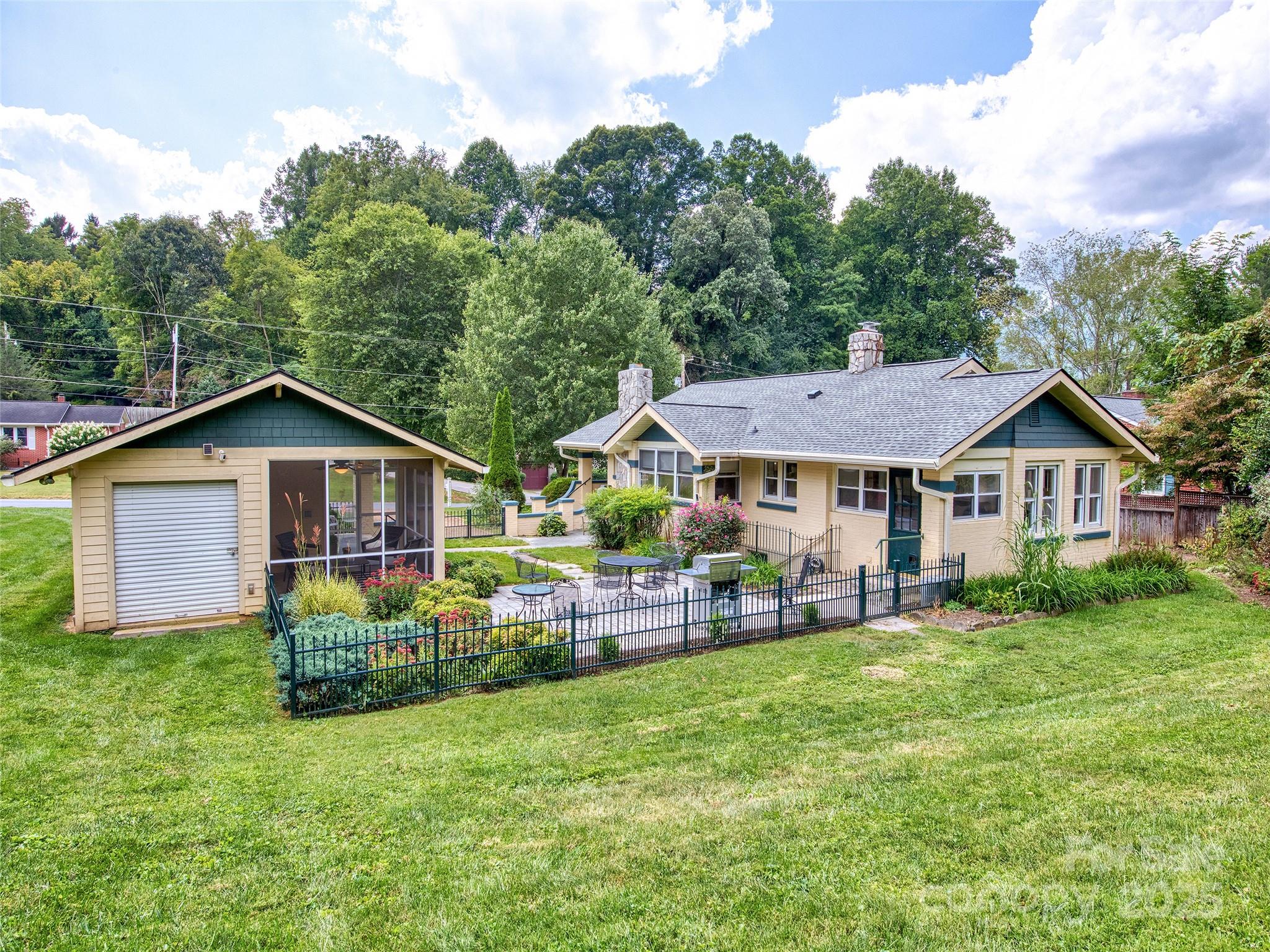 85 E Marshall Street — Waynesville