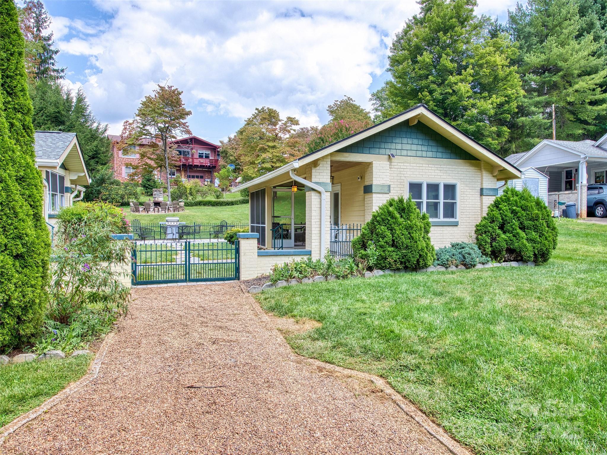 85 E Marshall Street — Waynesville
