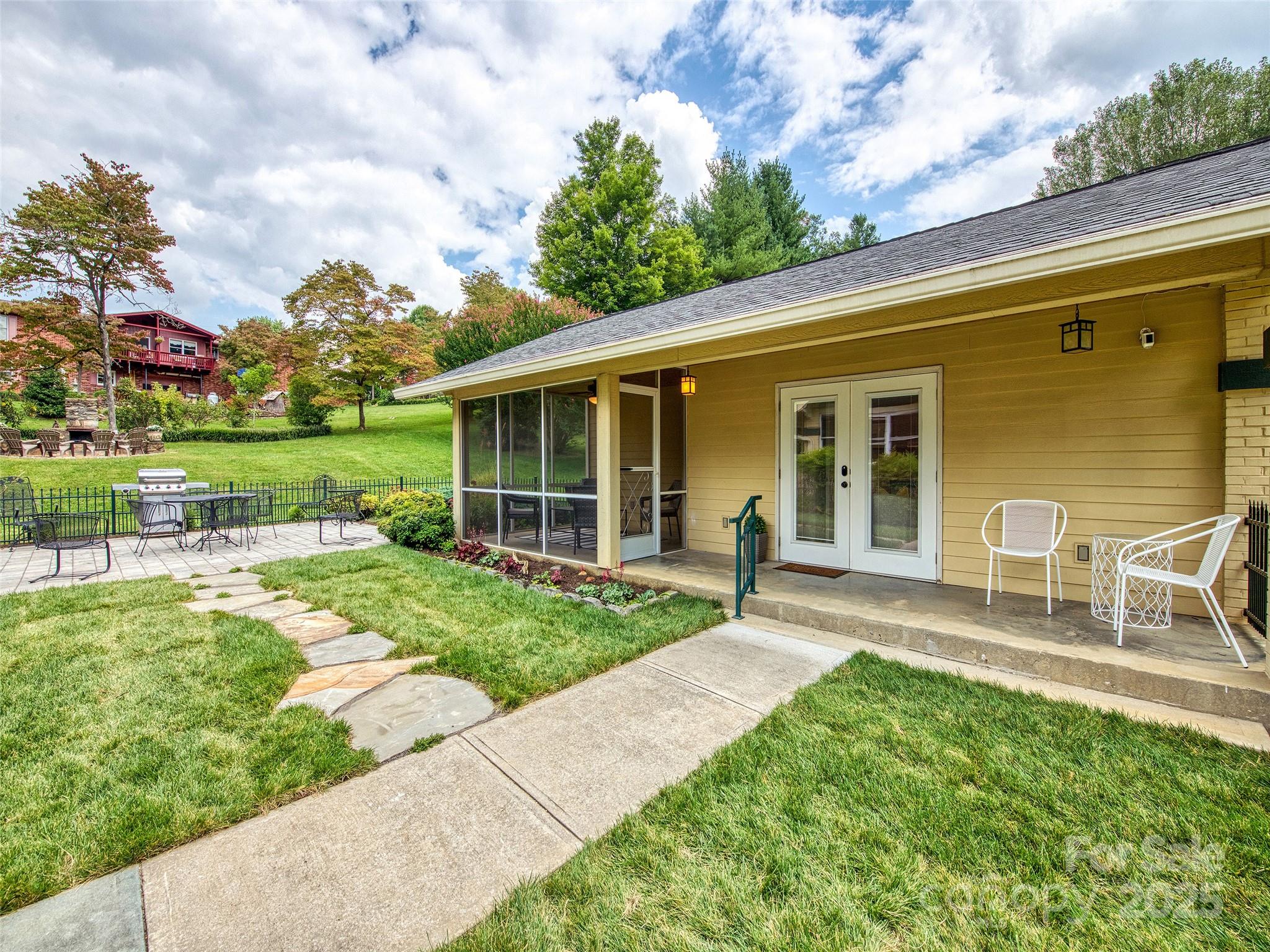 85 E Marshall Street — Waynesville