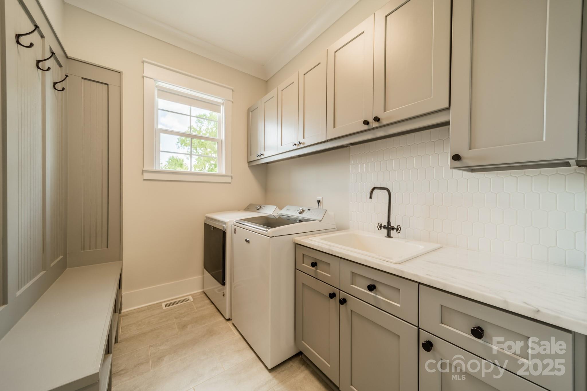 8102 Rolling Fields Road — Charlotte