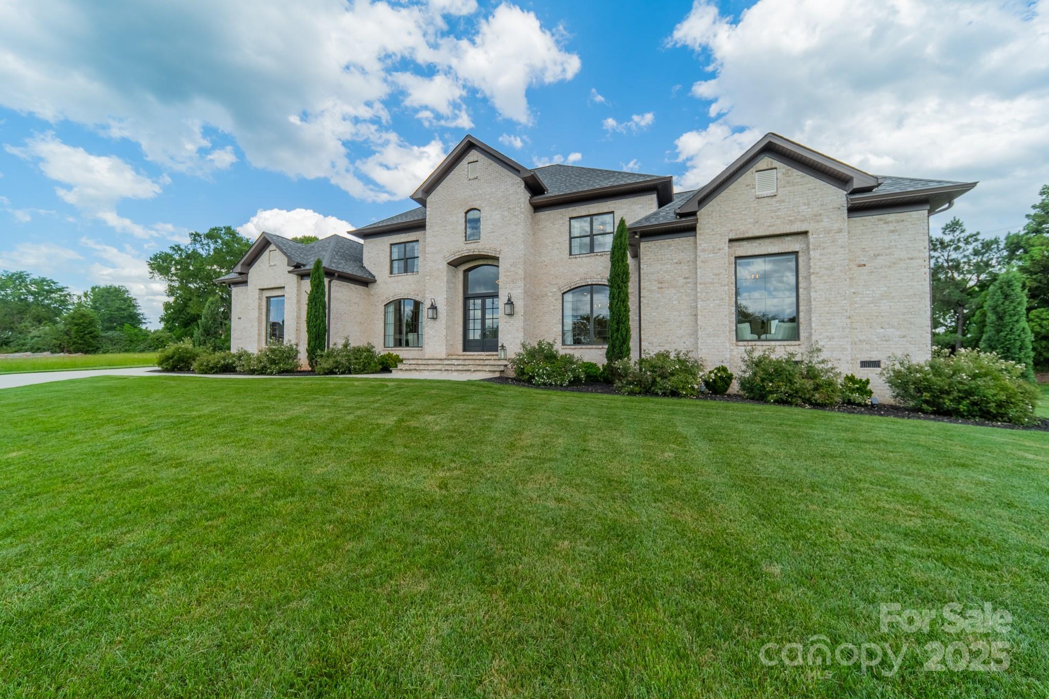 8102 Rolling Fields Road — Charlotte