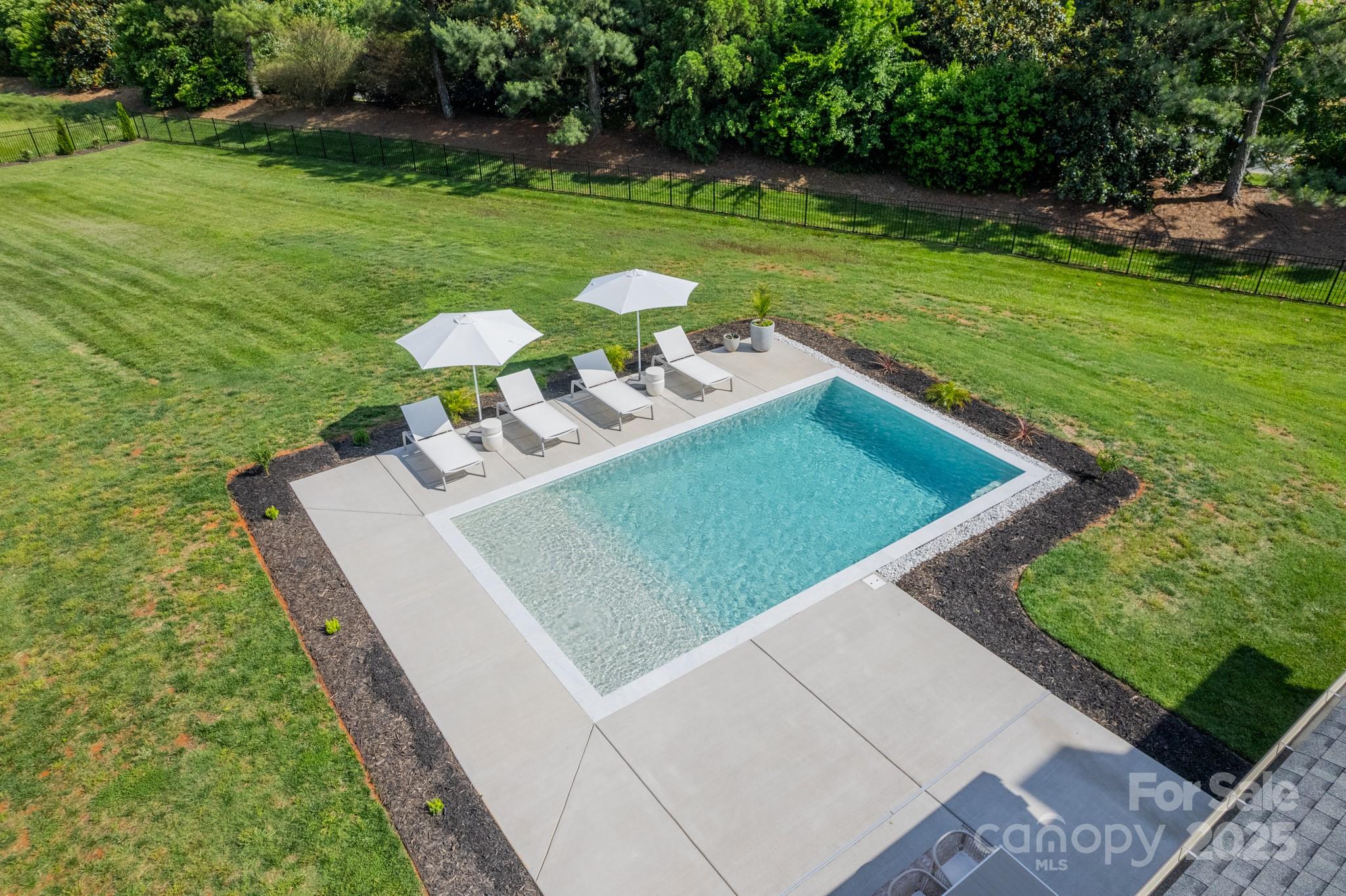 8102 Rolling Fields Road — Charlotte