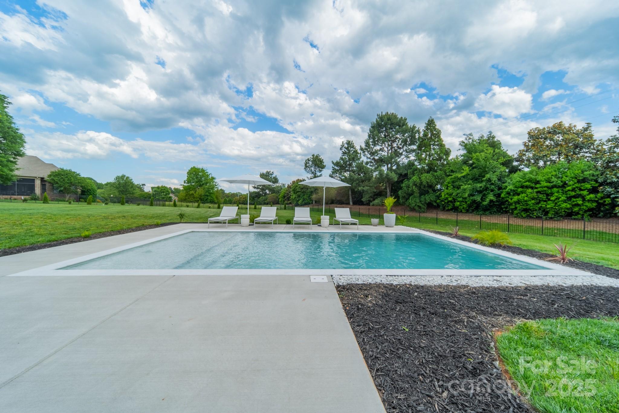 8102 Rolling Fields Road — Charlotte