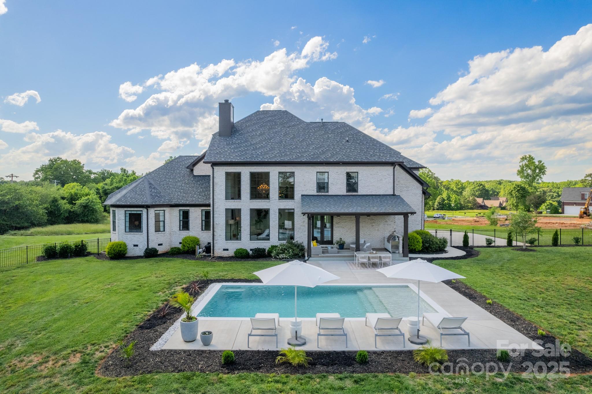 8102 Rolling Fields Road — Charlotte