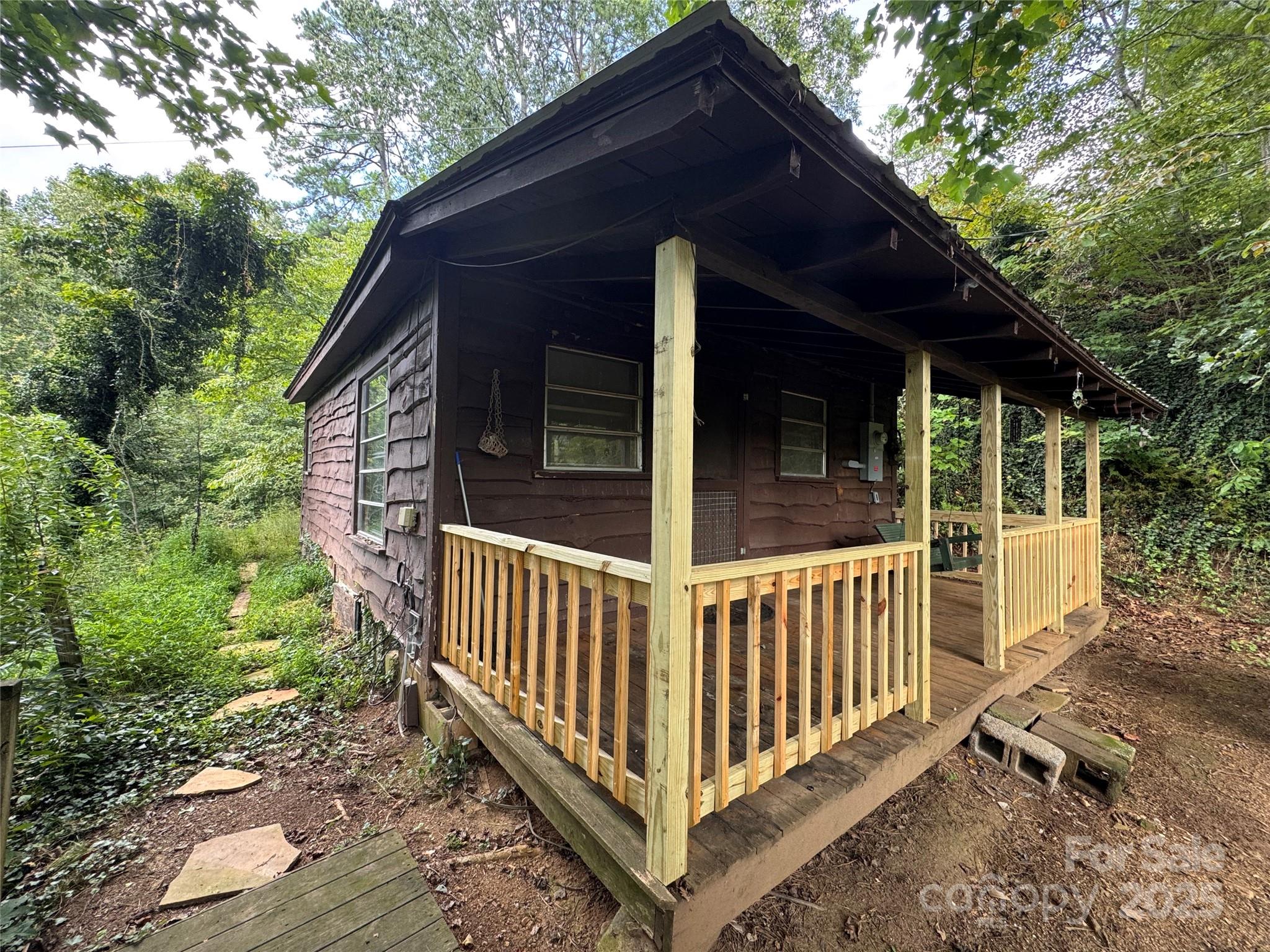 84 Pelohi Cove Road — Bryson City