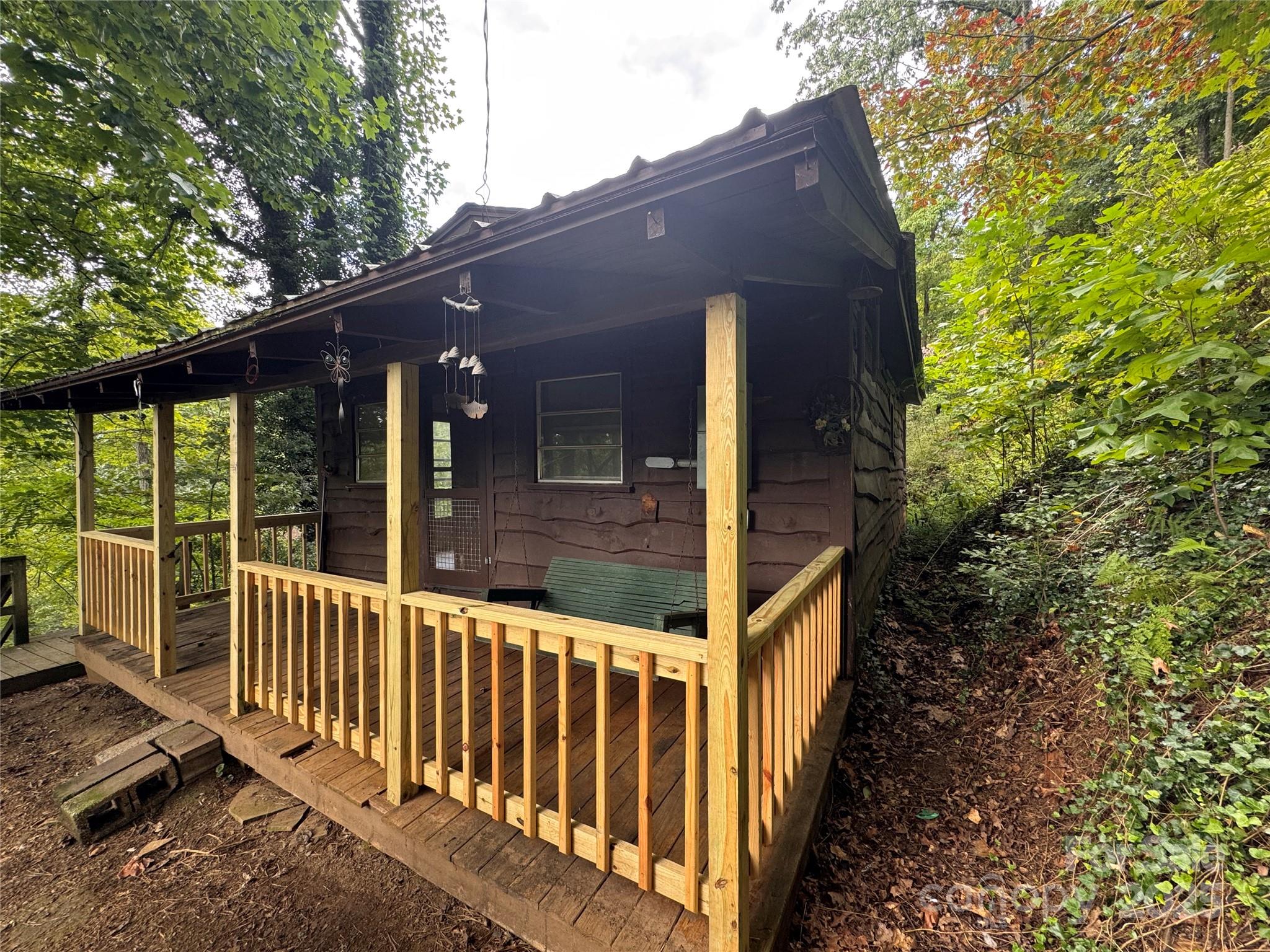 84 Pelohi Cove Road — Bryson City