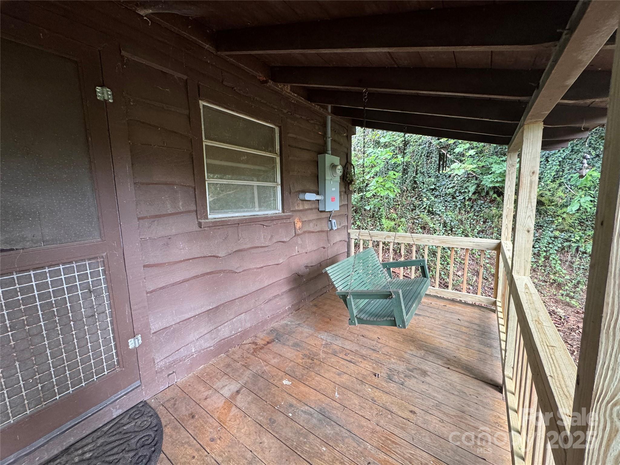 84 Pelohi Cove Road — Bryson City