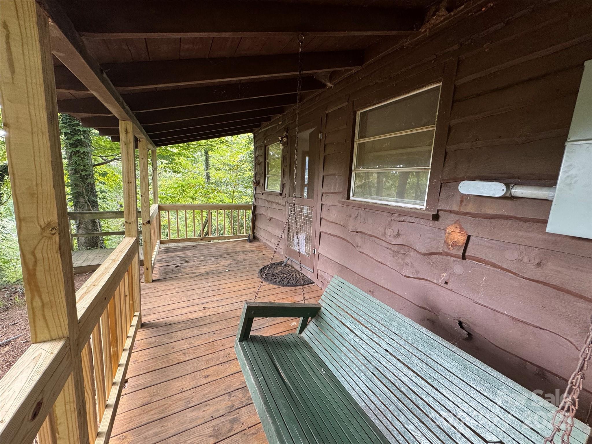 84 Pelohi Cove Road — Bryson City