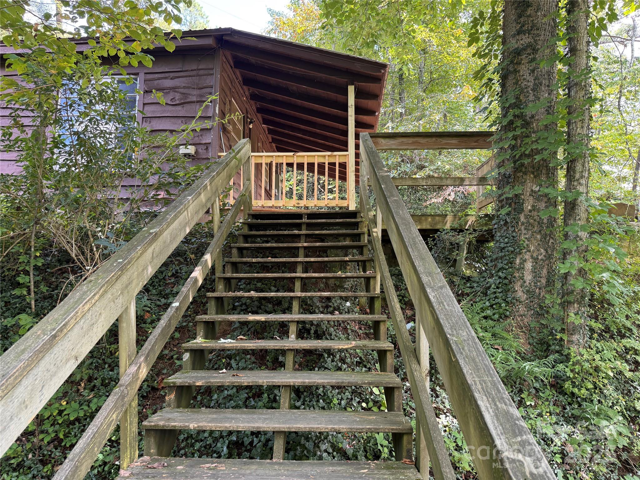 84 Pelohi Cove Road — Bryson City