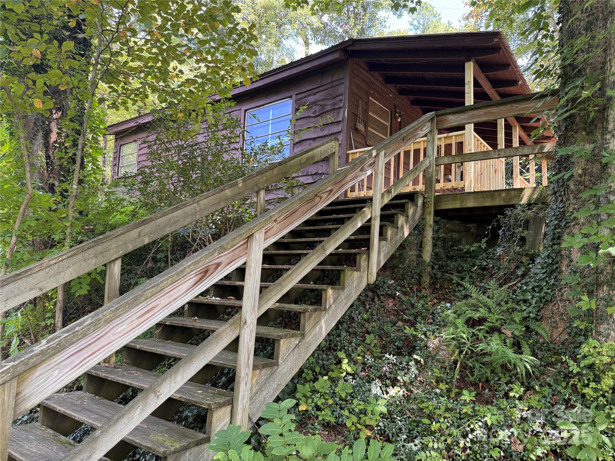 84 Pelohi Cove Road — Bryson City