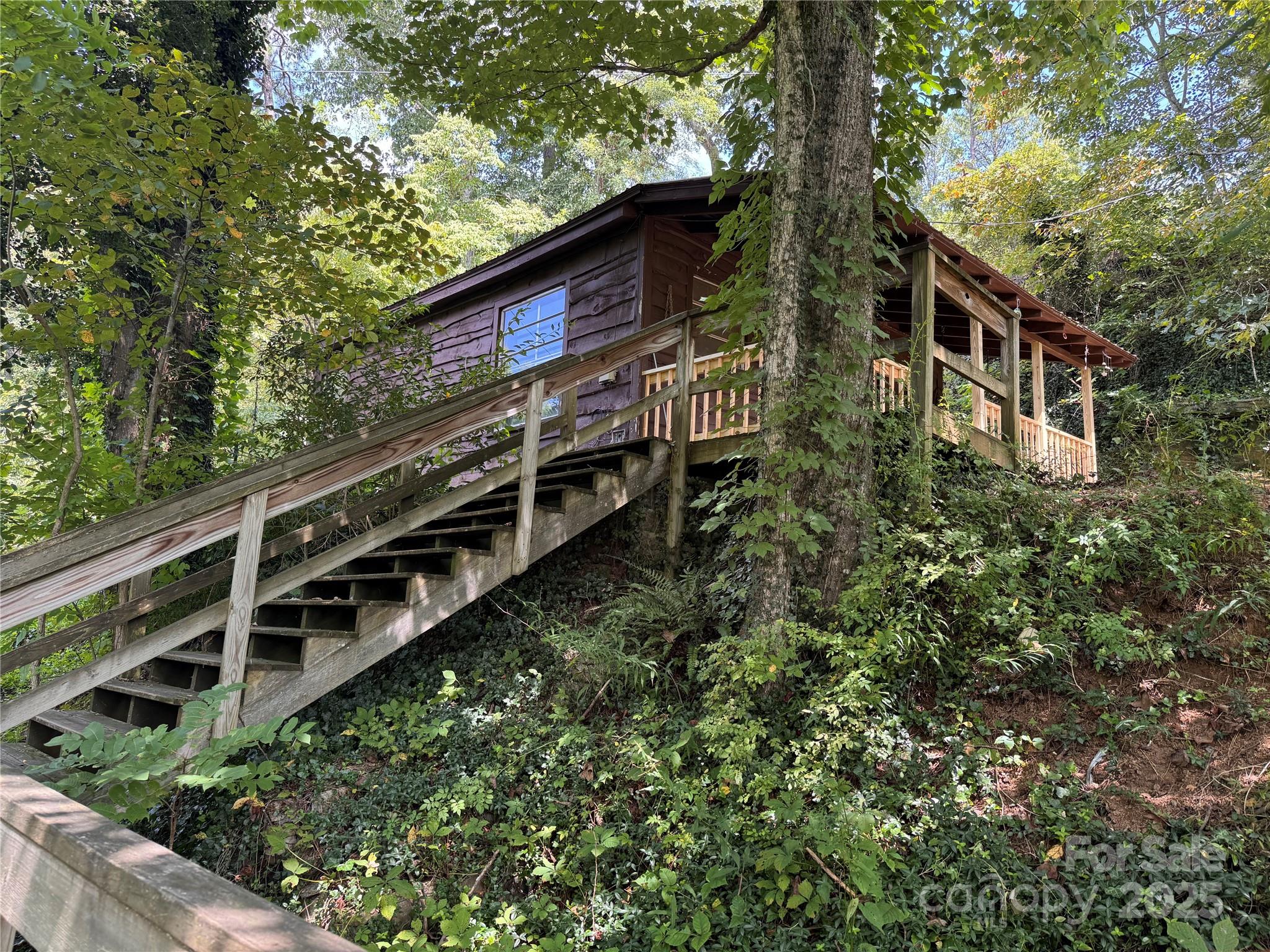 84 Pelohi Cove Road — Bryson City