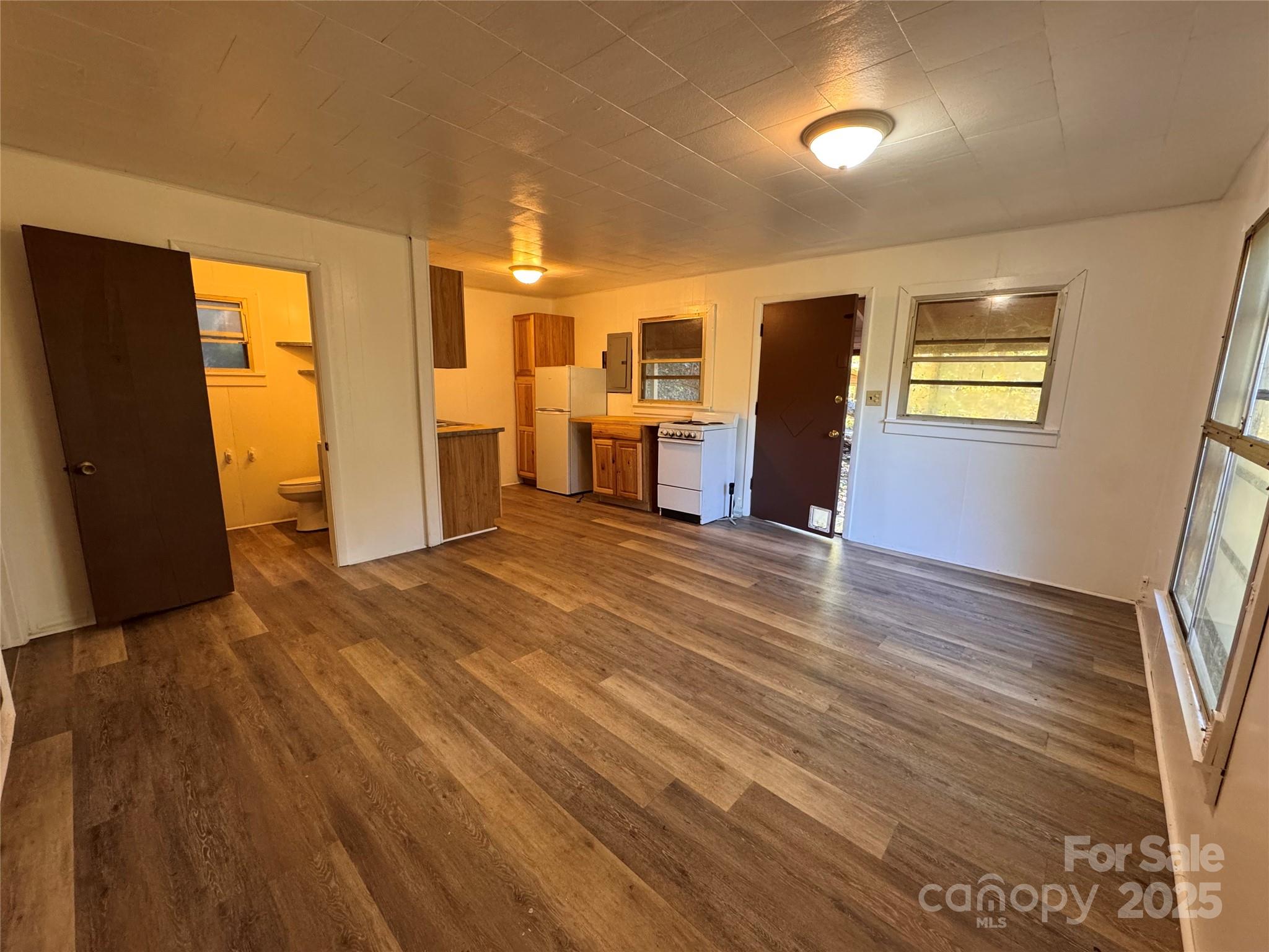 84 Pelohi Cove Road — Bryson City