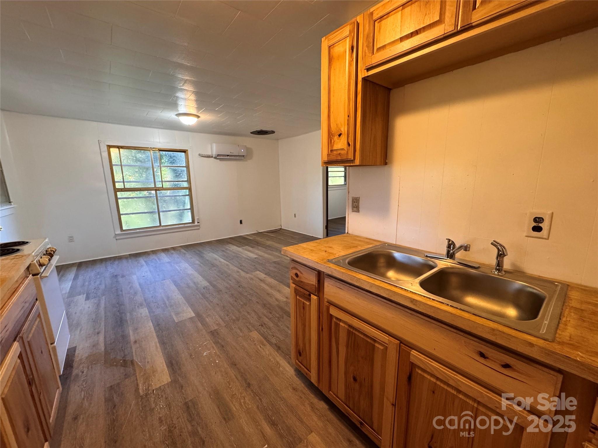 84 Pelohi Cove Road — Bryson City