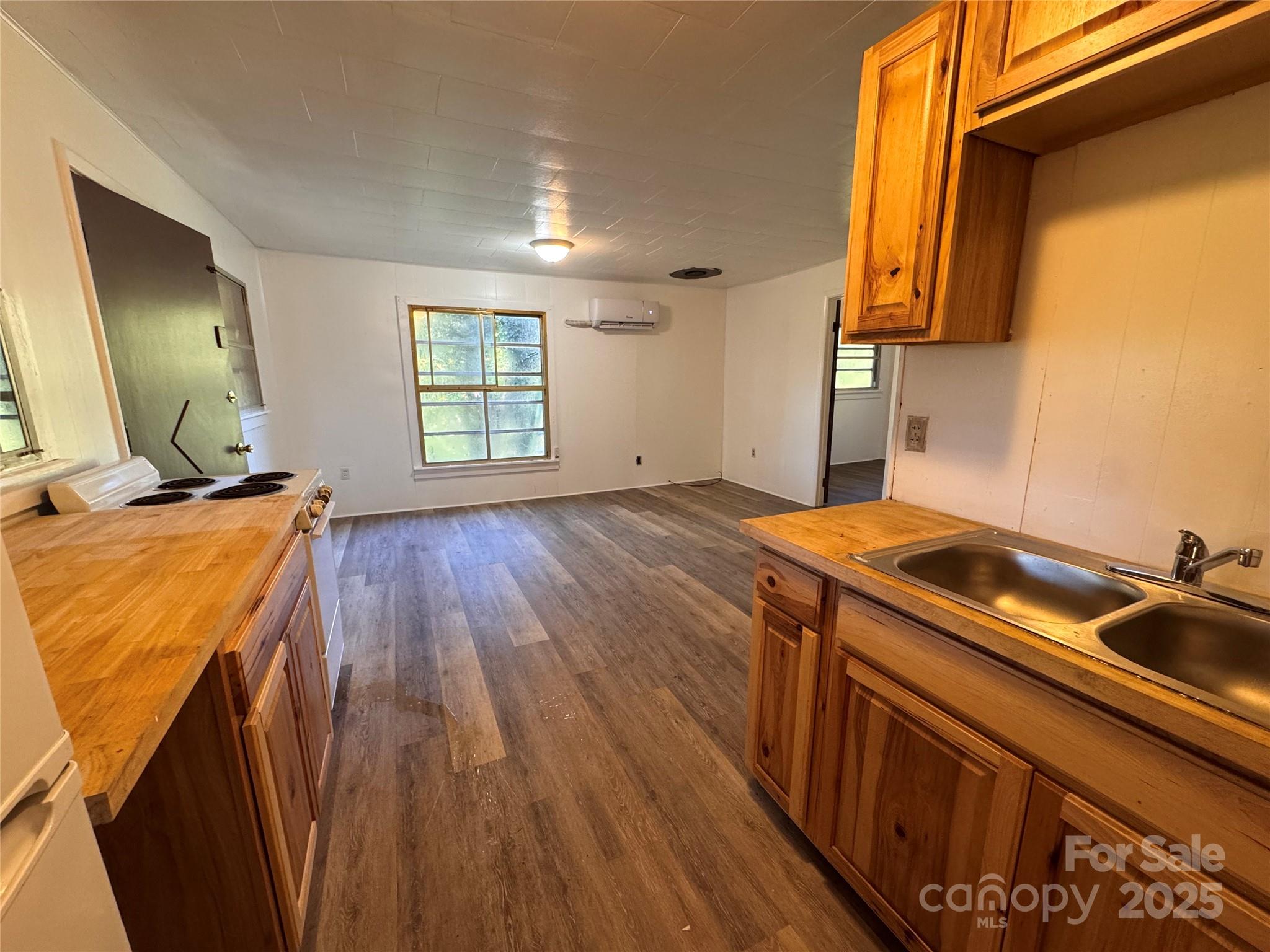 84 Pelohi Cove Road — Bryson City