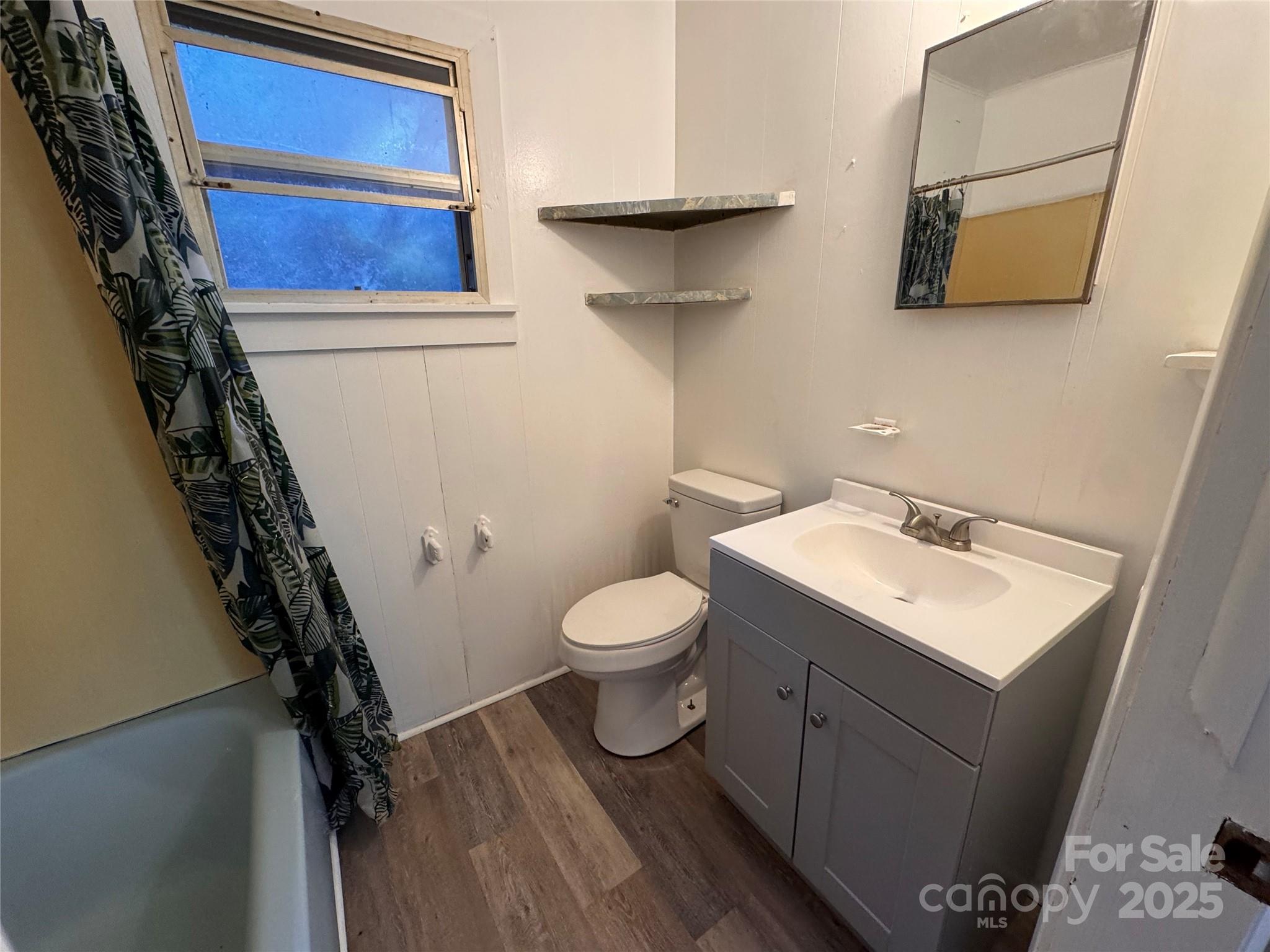 84 Pelohi Cove Road — Bryson City