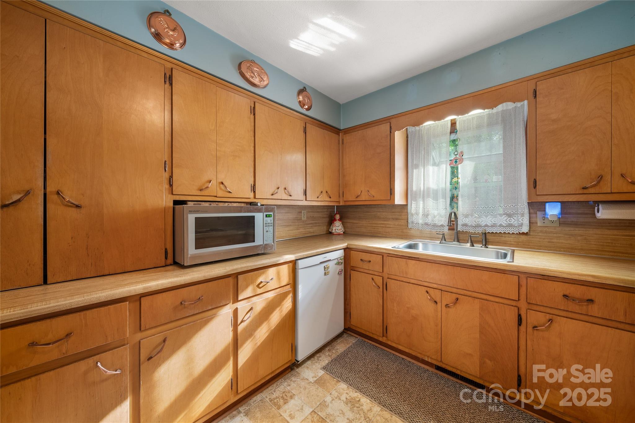 335 Lake Circle Drive — Hendersonville