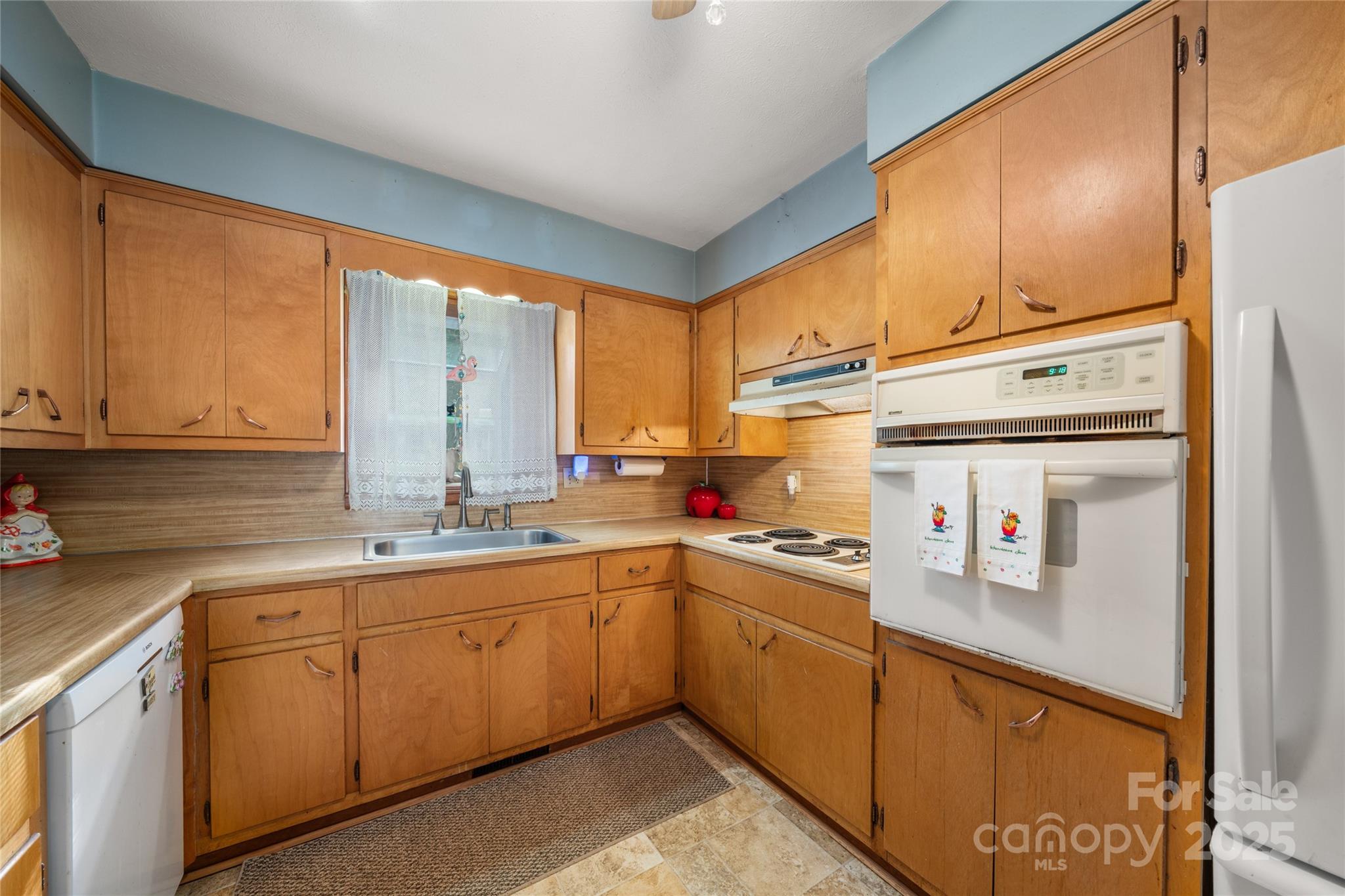 335 Lake Circle Drive — Hendersonville
