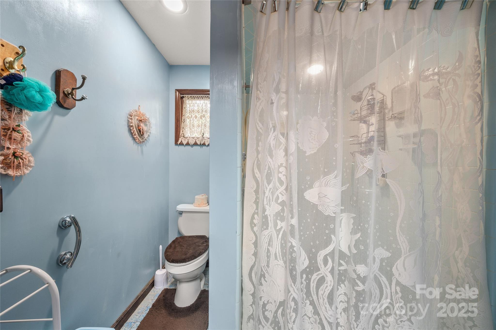335 Lake Circle Drive — Hendersonville
