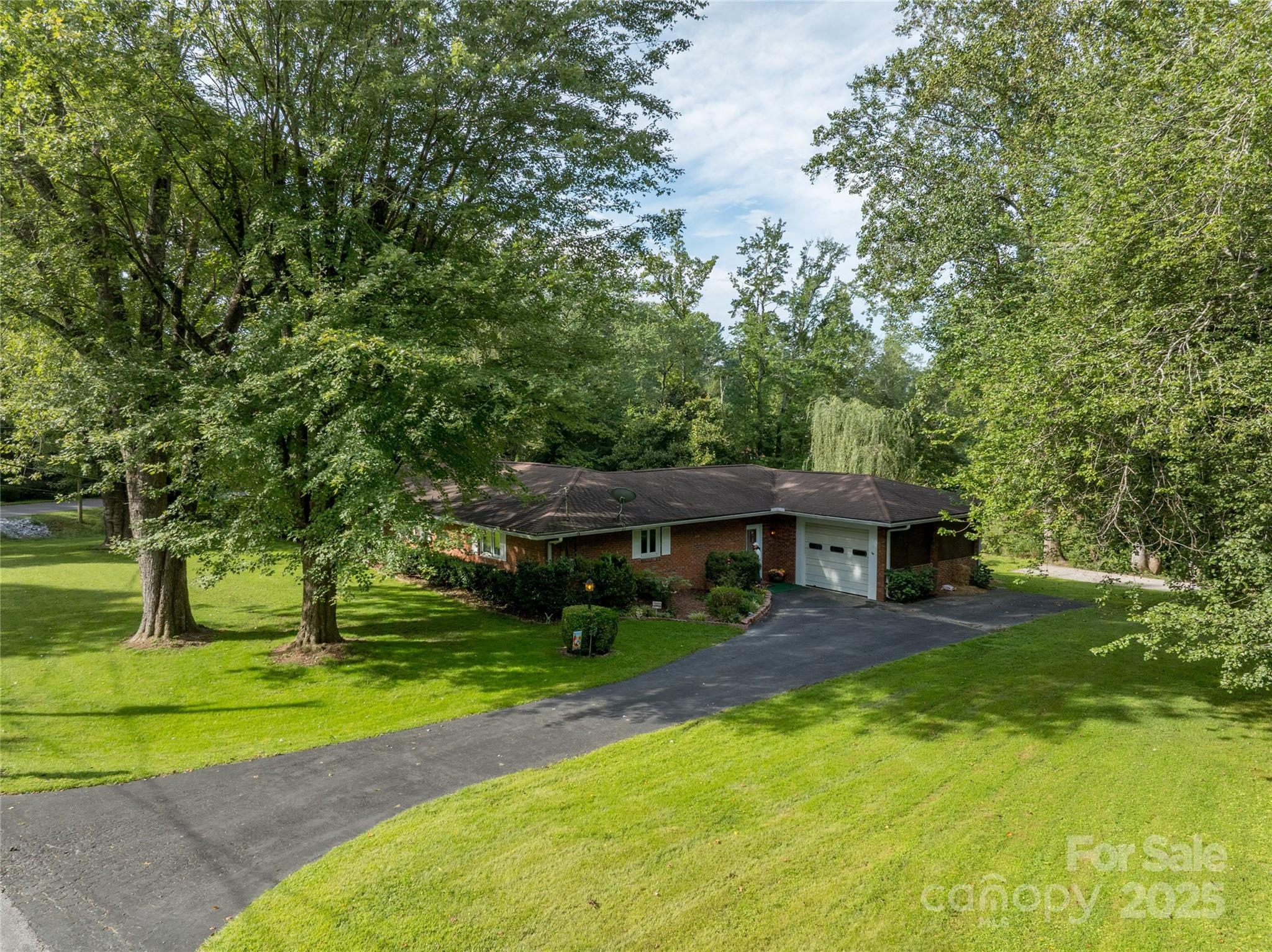 335 Lake Circle Drive — Hendersonville