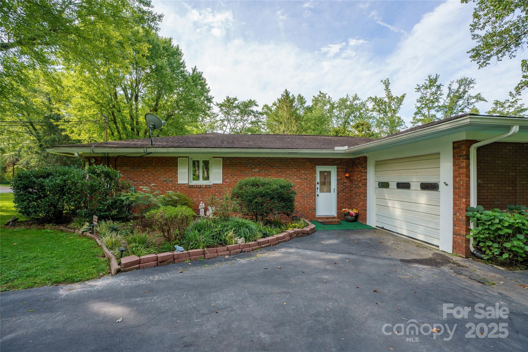 335 Lake Circle Drive — Hendersonville