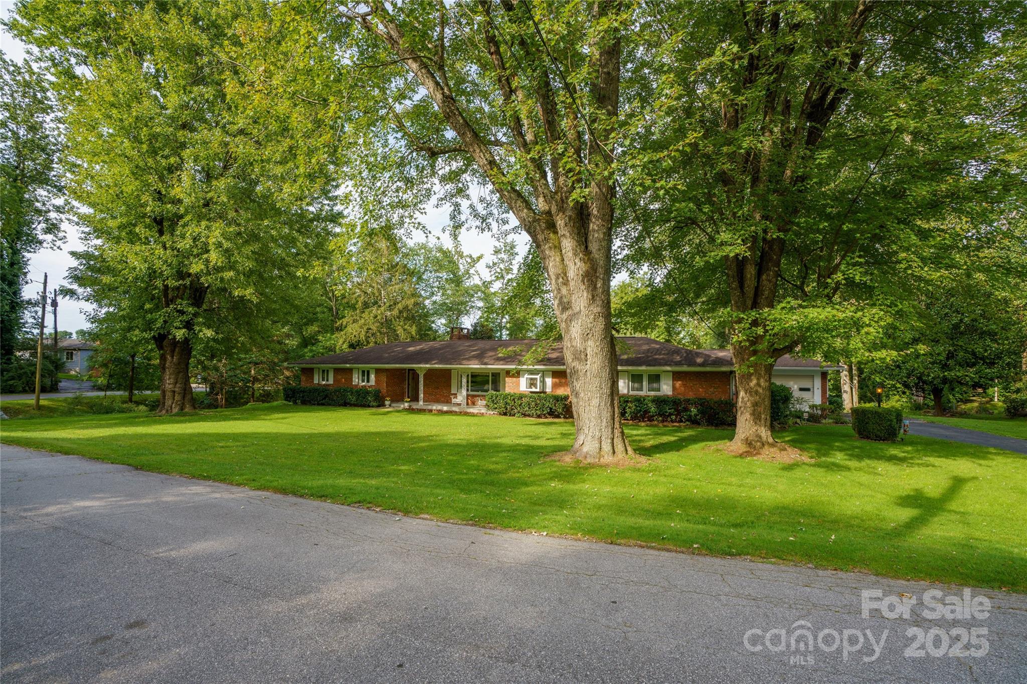 335 Lake Circle Drive — Hendersonville