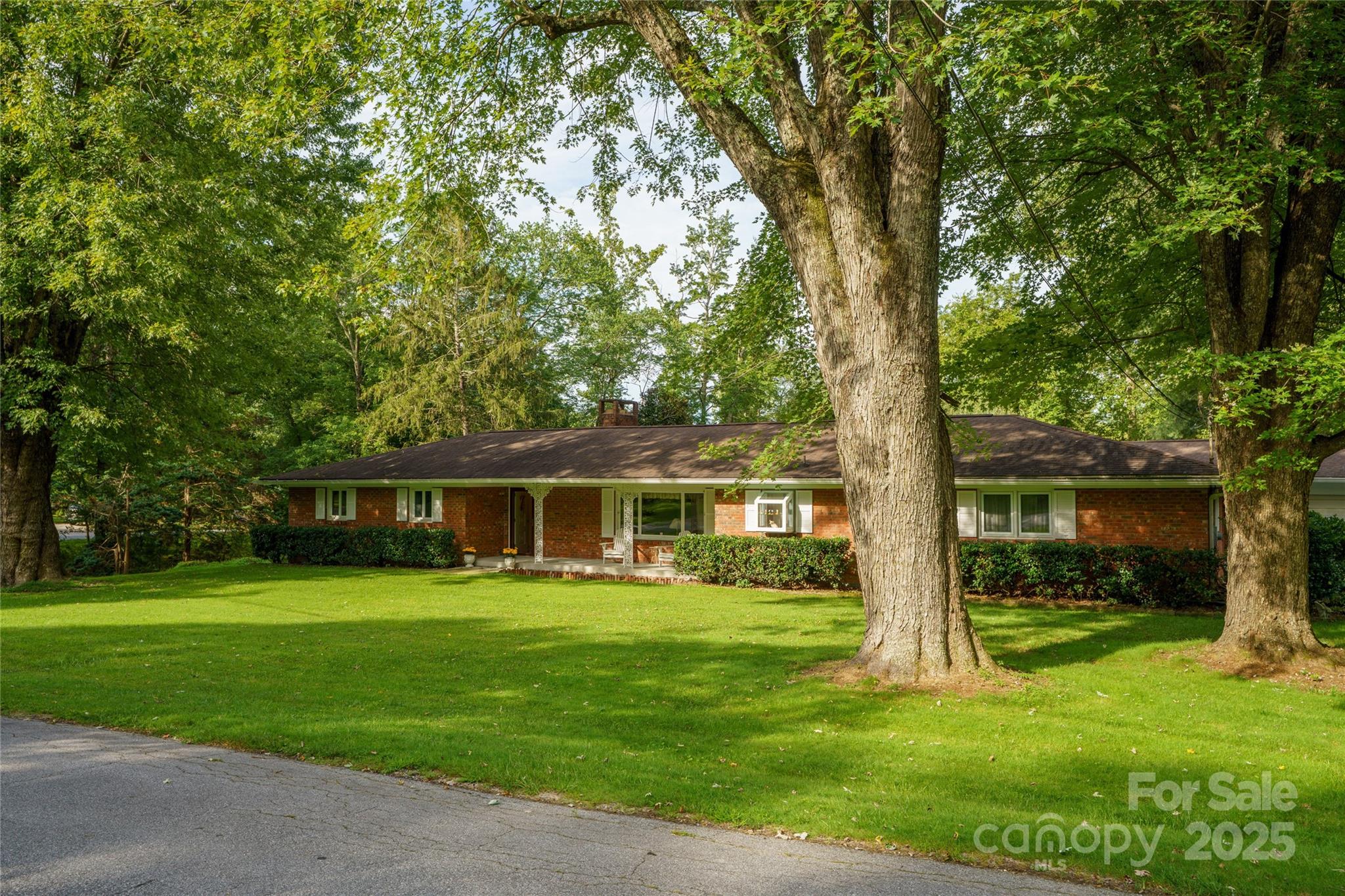 335 Lake Circle Drive — Hendersonville