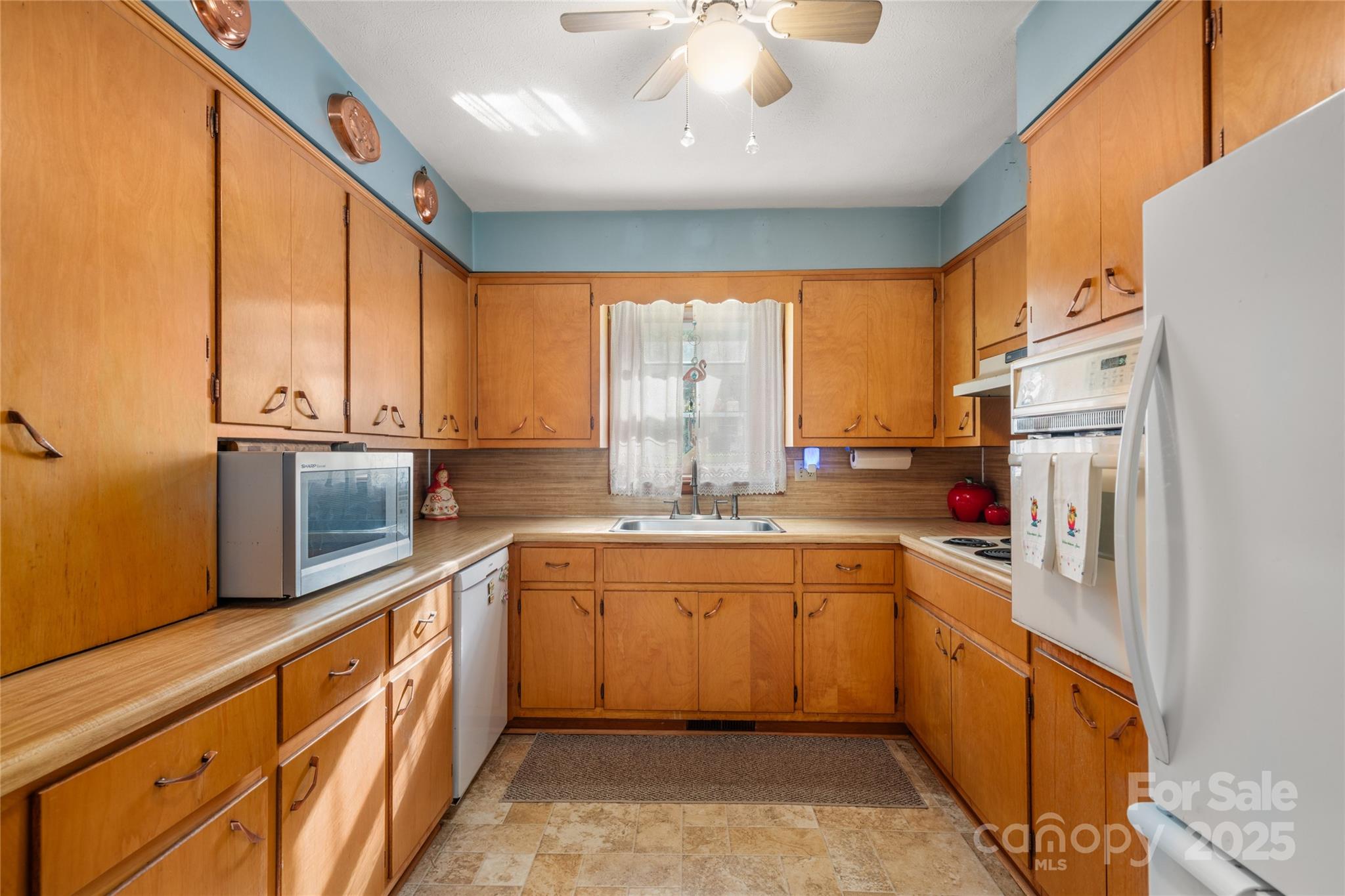 335 Lake Circle Drive — Hendersonville