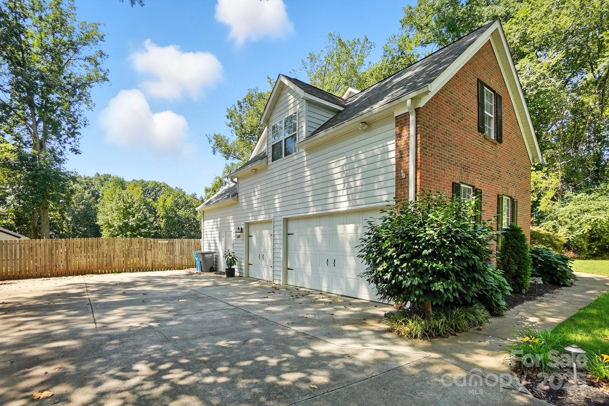 10219 Windtree Lane — Charlotte