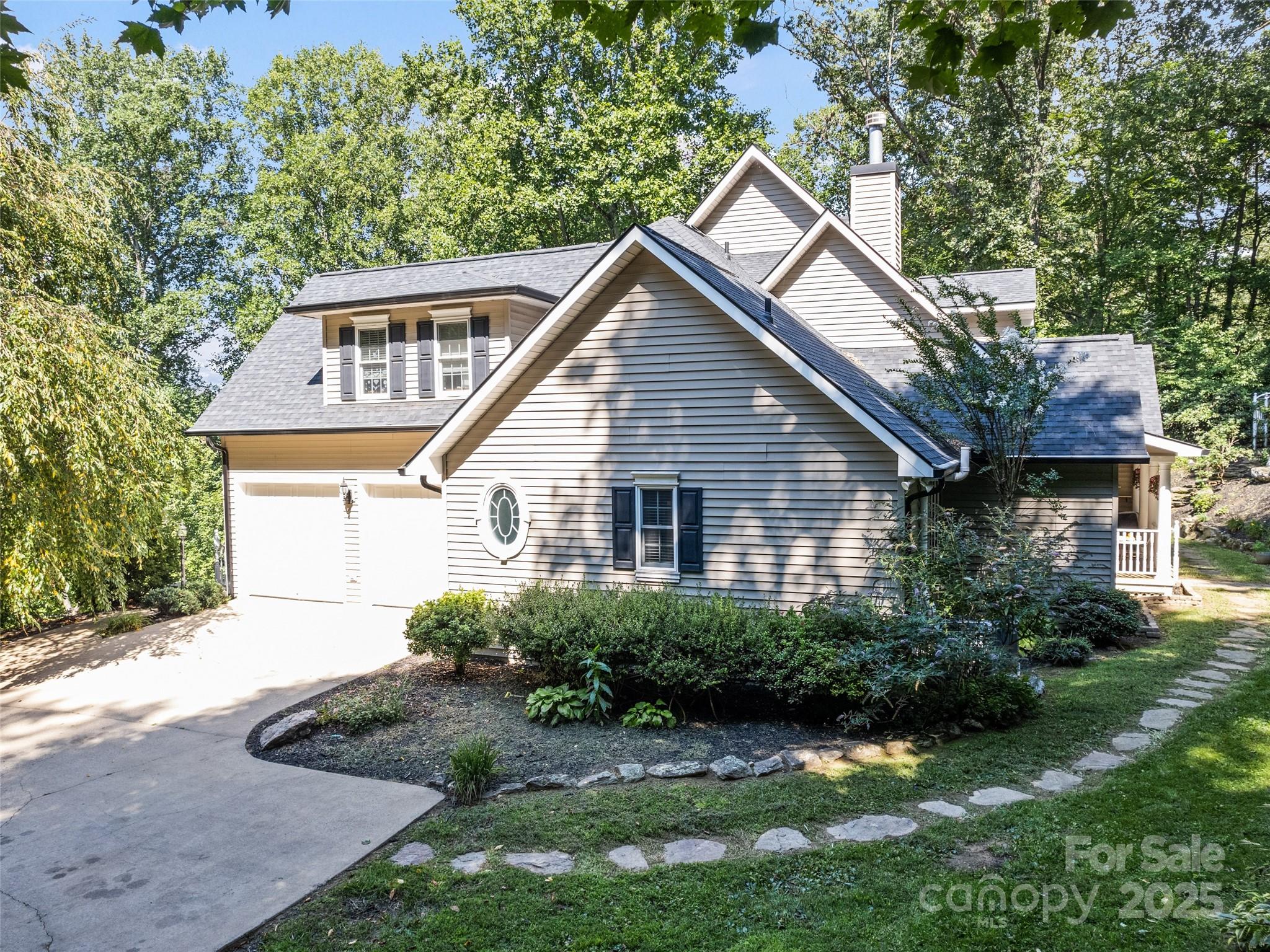 40 Panda Trail — Waynesville