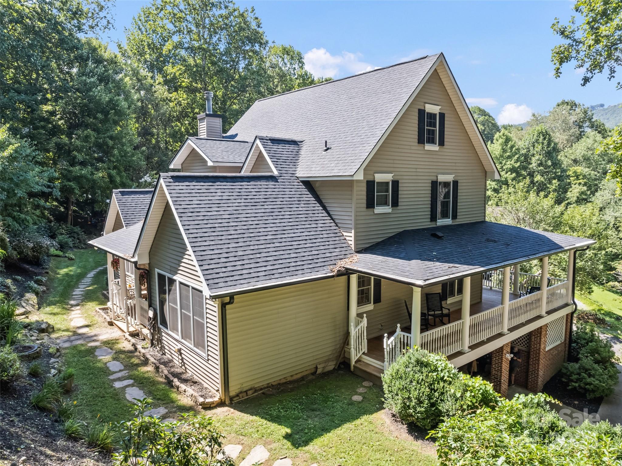 40 Panda Trail — Waynesville