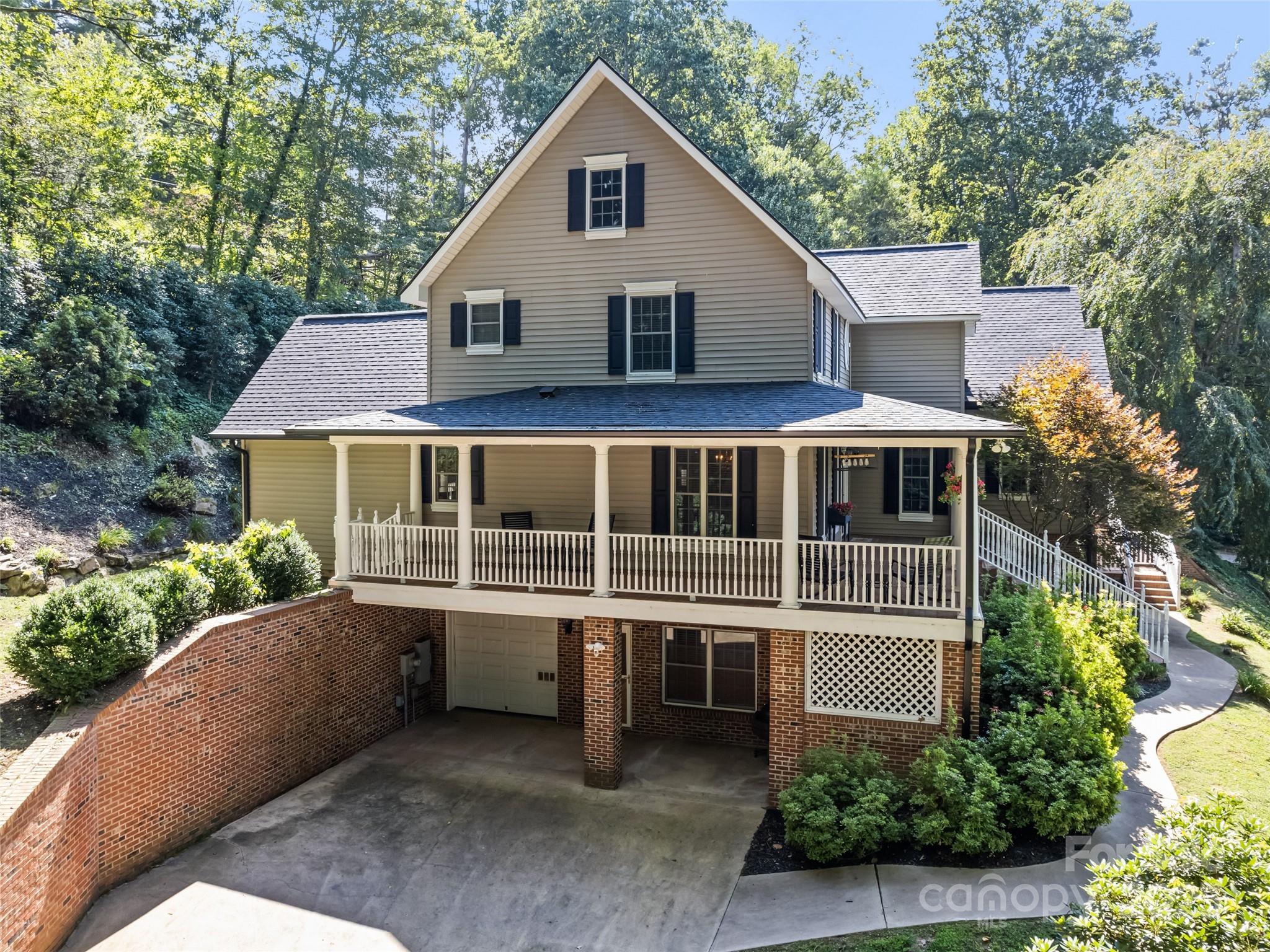 40 Panda Trail — Waynesville