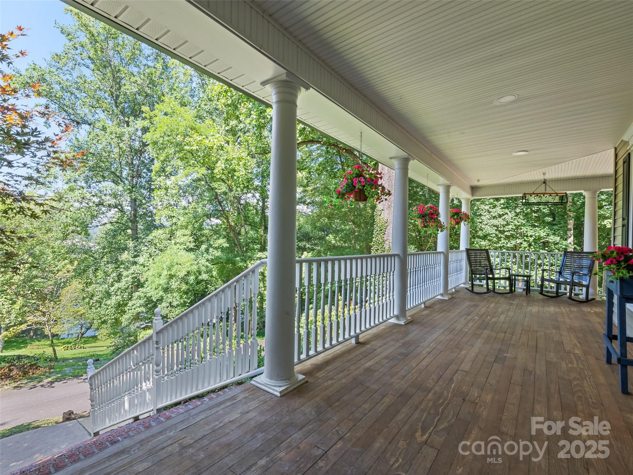 40 Panda Trail — Waynesville