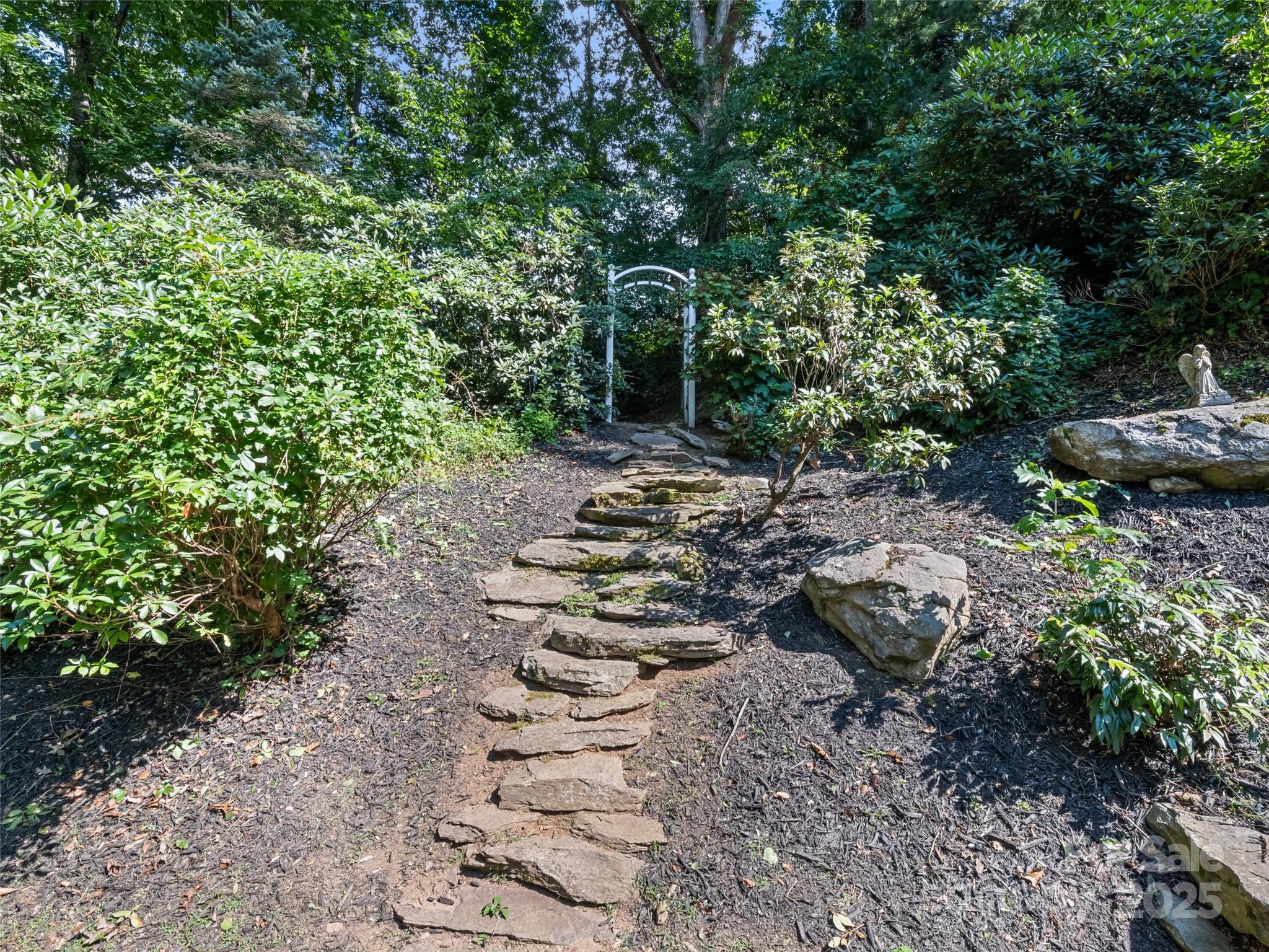 40 Panda Trail — Waynesville