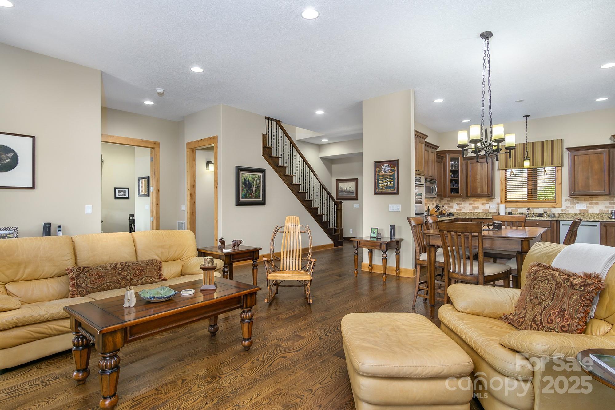 596 N Ridge Runner Road — Burnsville