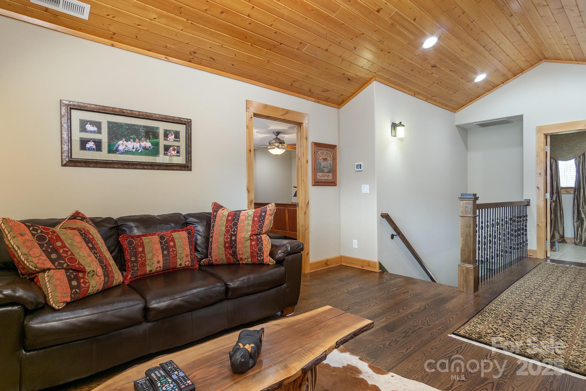 596 N Ridge Runner Road — Burnsville
