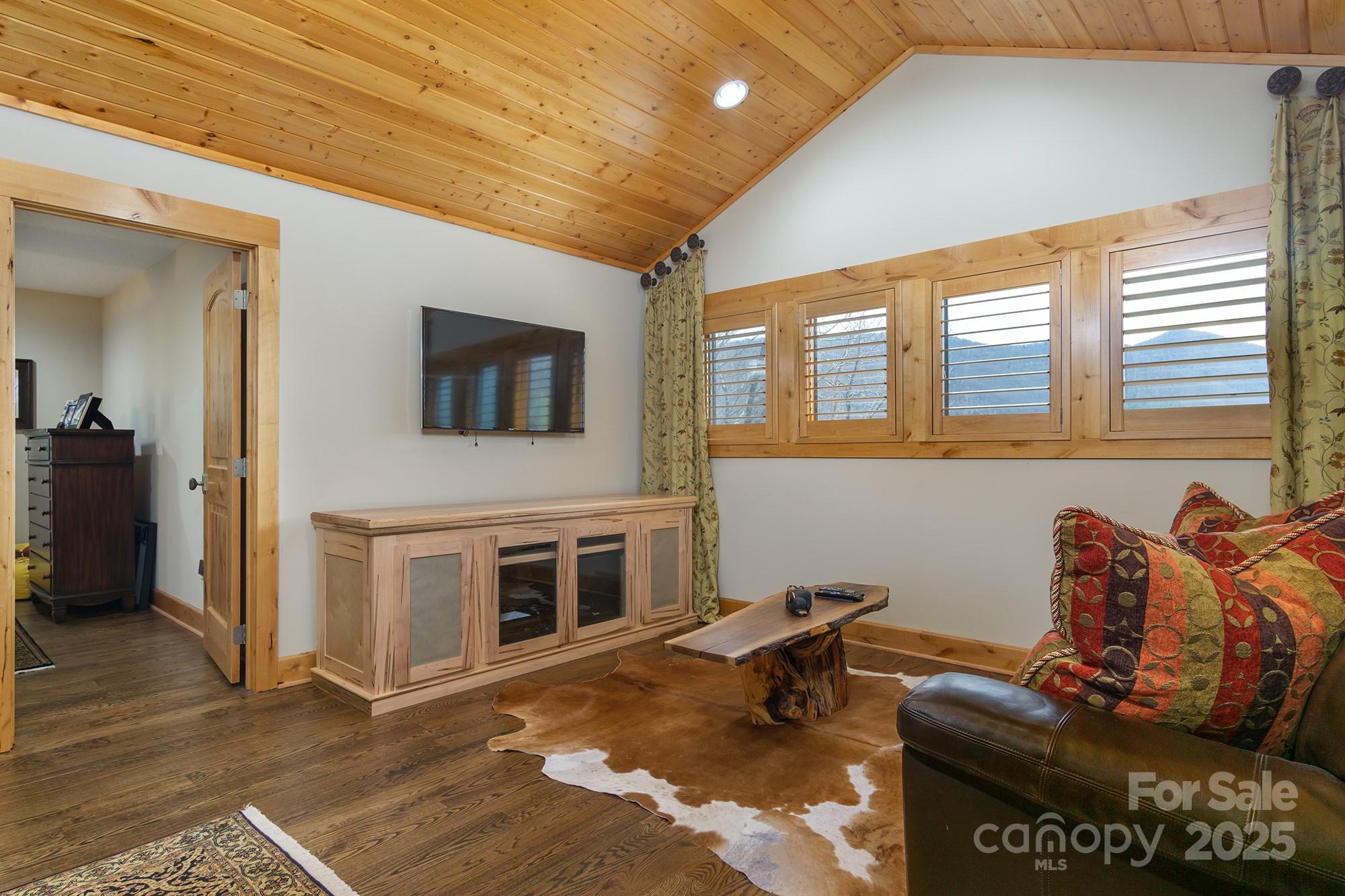 596 N Ridge Runner Road — Burnsville