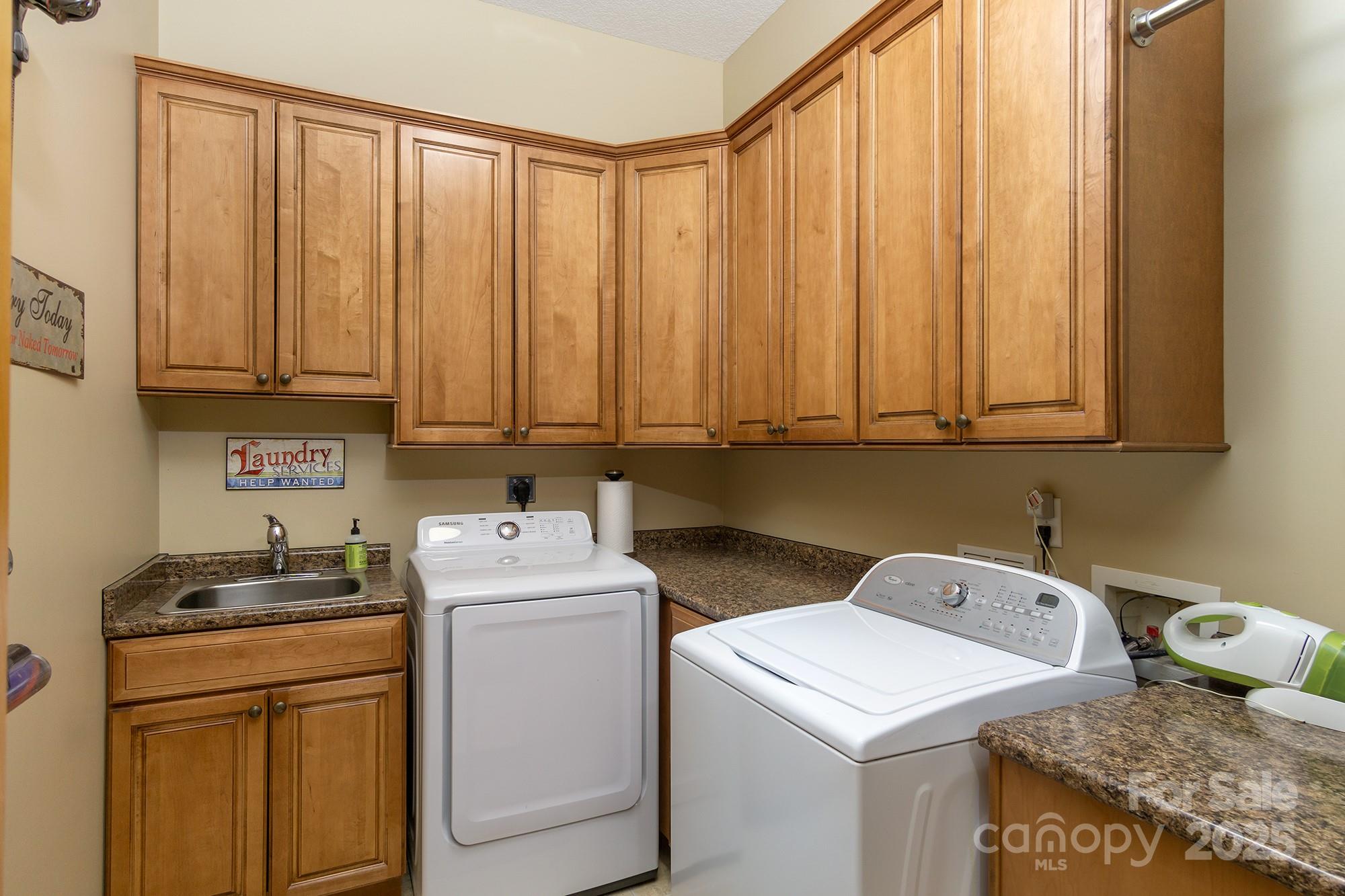 596 N Ridge Runner Road — Burnsville