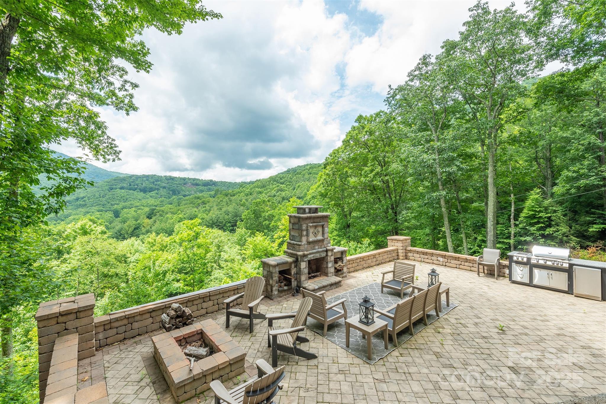 596 N Ridge Runner Road — Burnsville